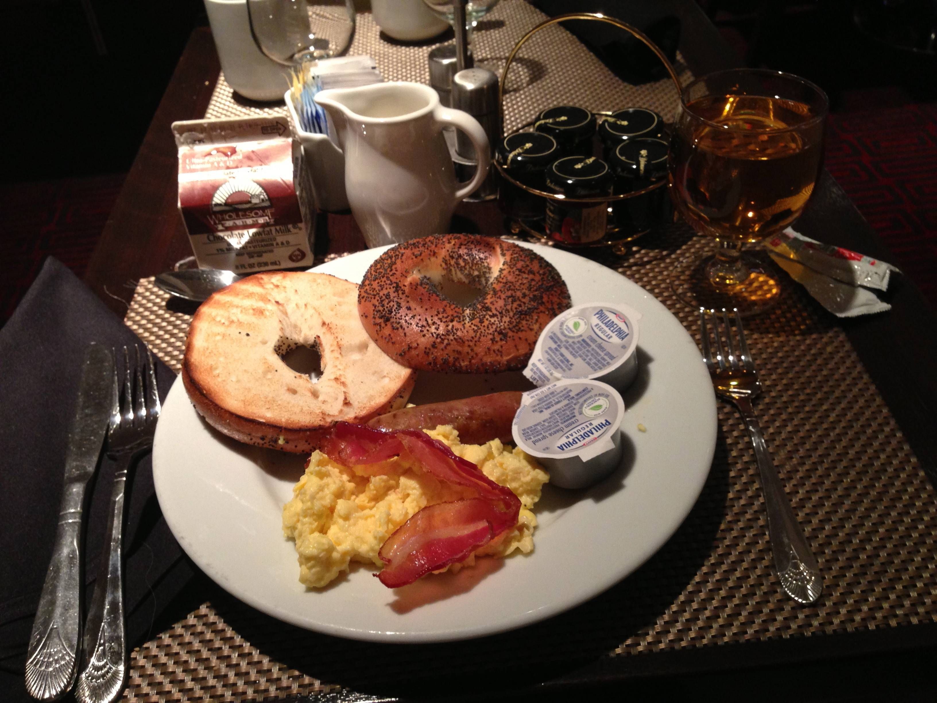 Breakfast DoubleTree Guest Suites