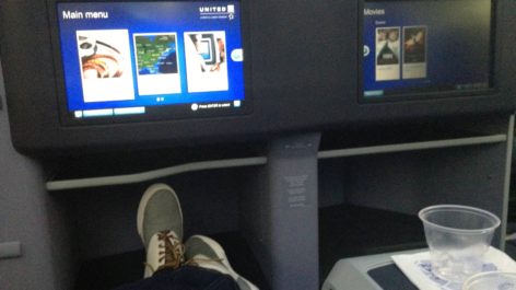 United First - Primeira Classe Doméstica - Boeing 787-800