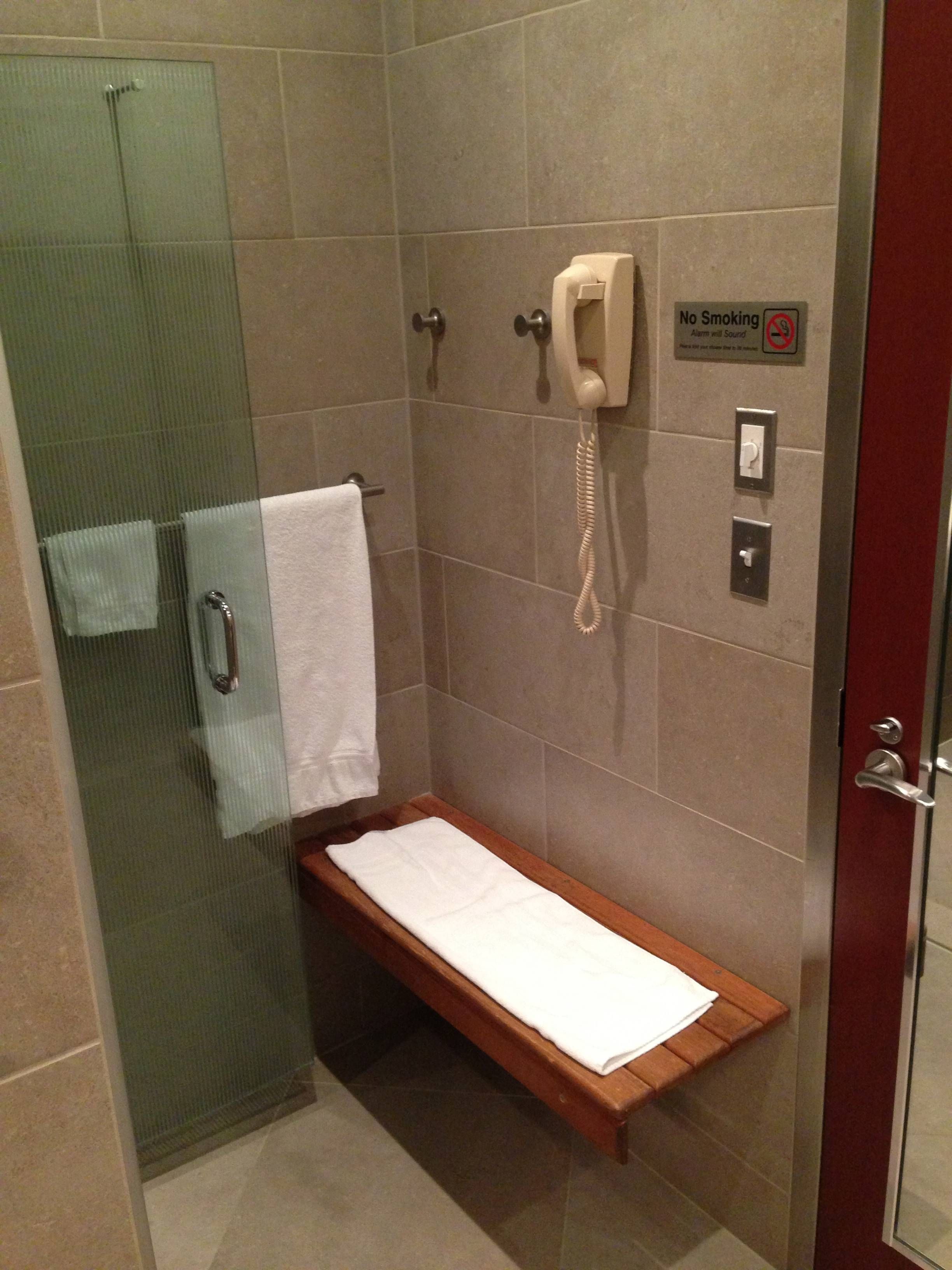 Chuveiro Shower Room Chicago Admirals