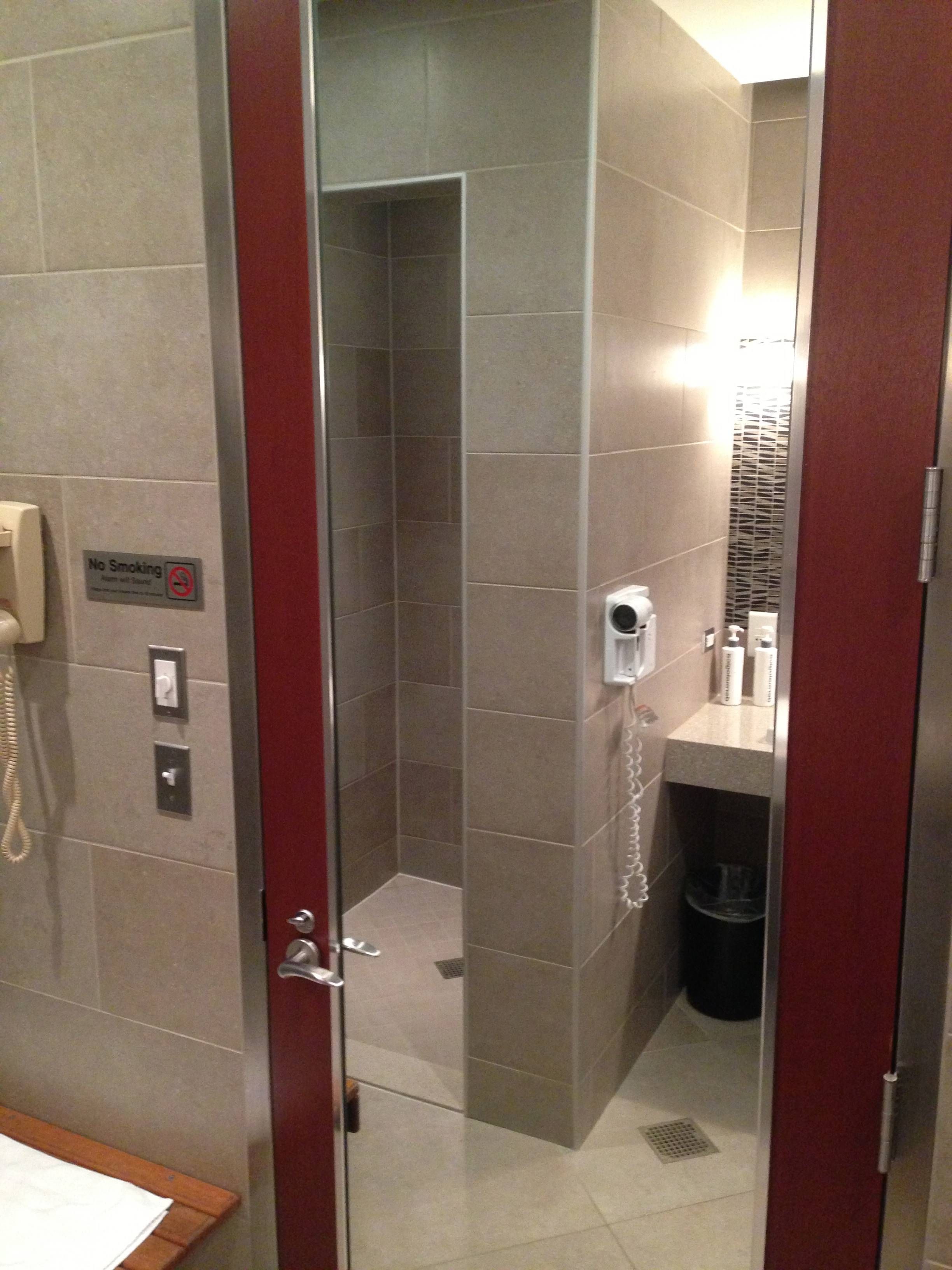 Chuveiro Shower Room Chicago Admirals