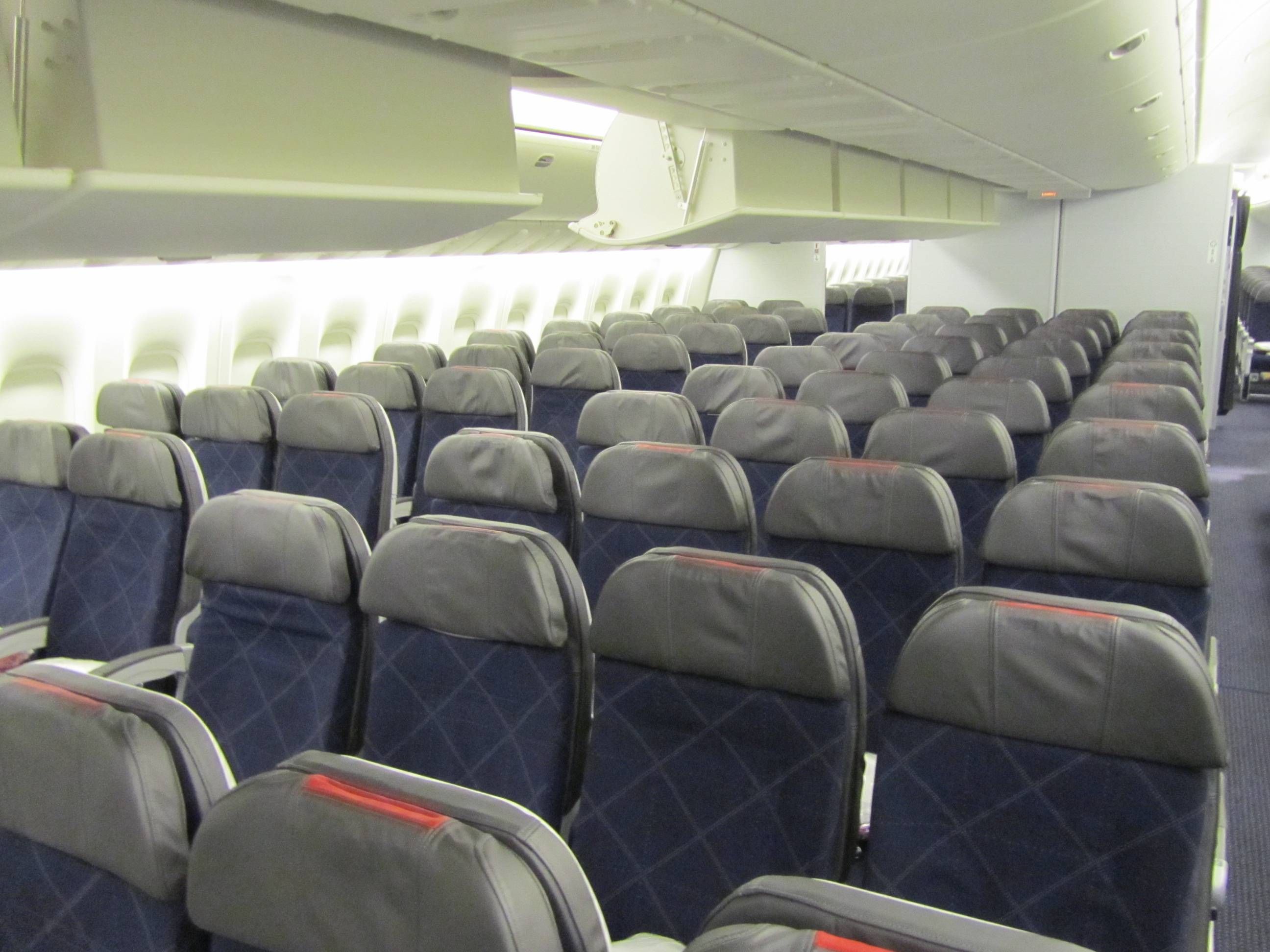 American Airlines Boeing 777-300ER Economy Class Economica