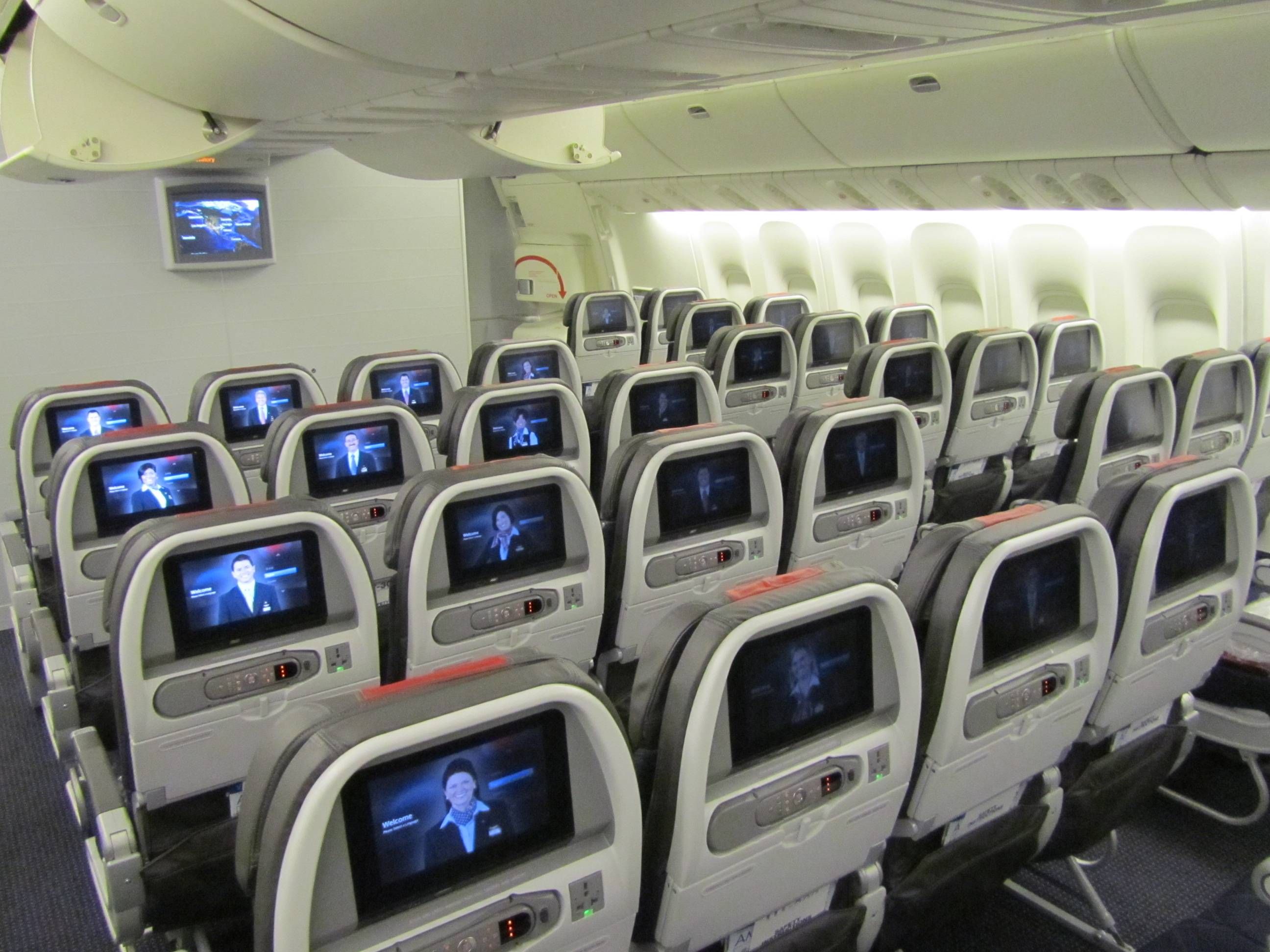American Airlines Boeing 777-300ER Economy Class Economica