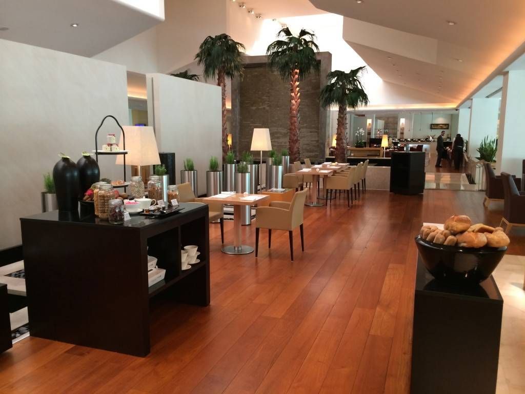 qatar airways first class lounge