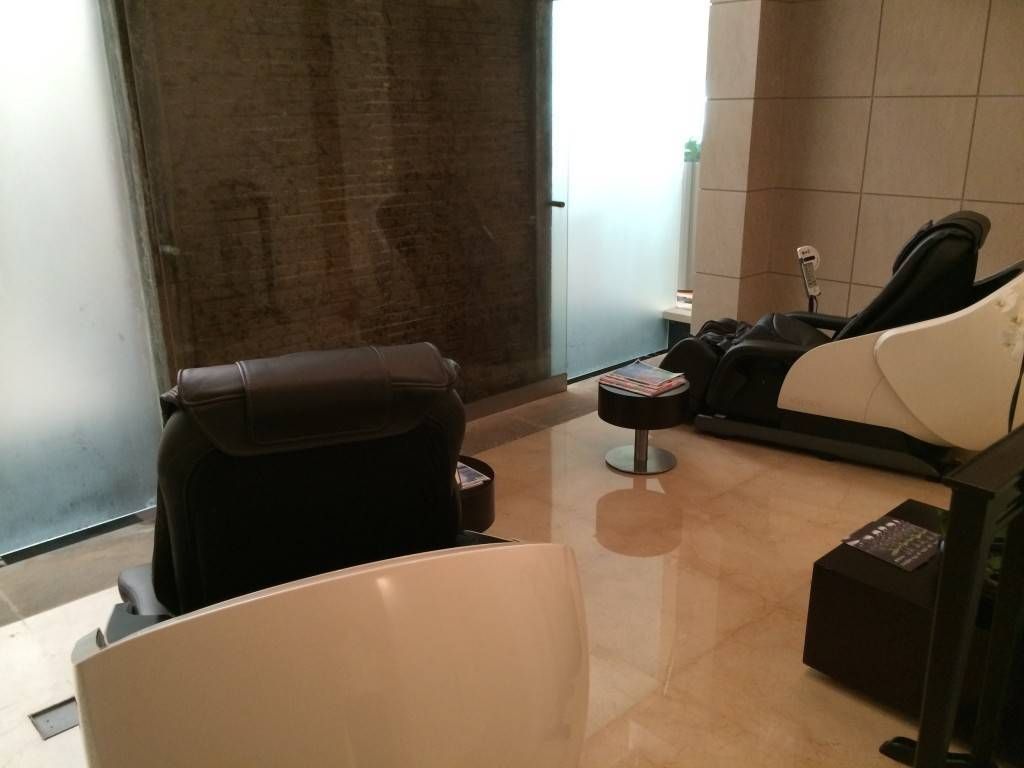 qatar airways first class lounge