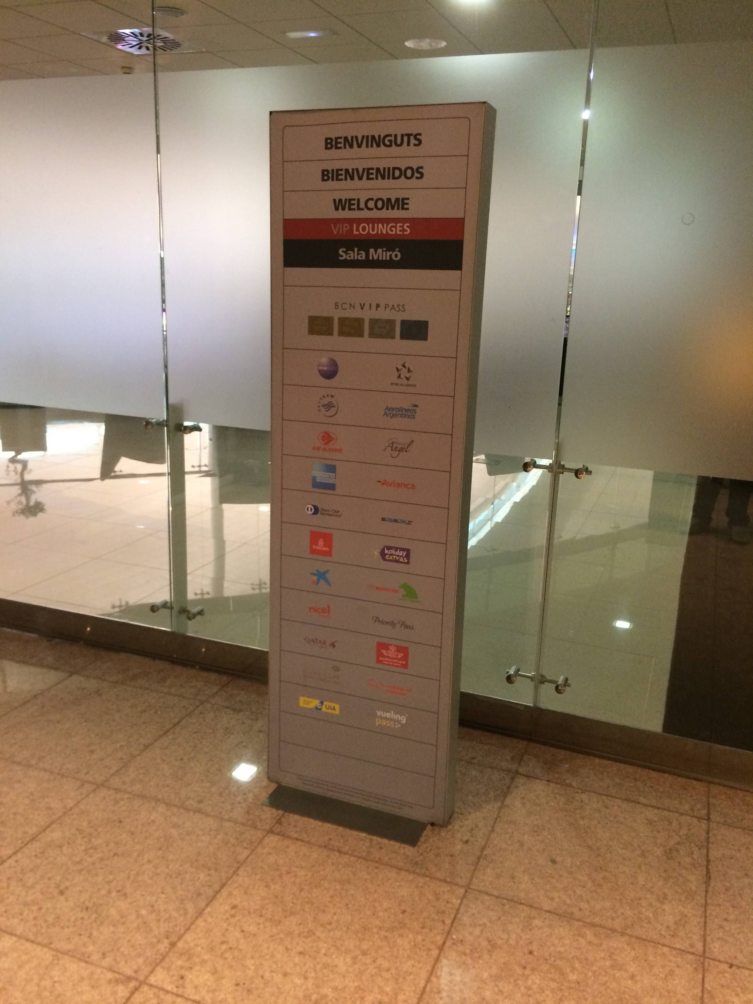 sala vip miro barcelona airport - passageirodeprimeira