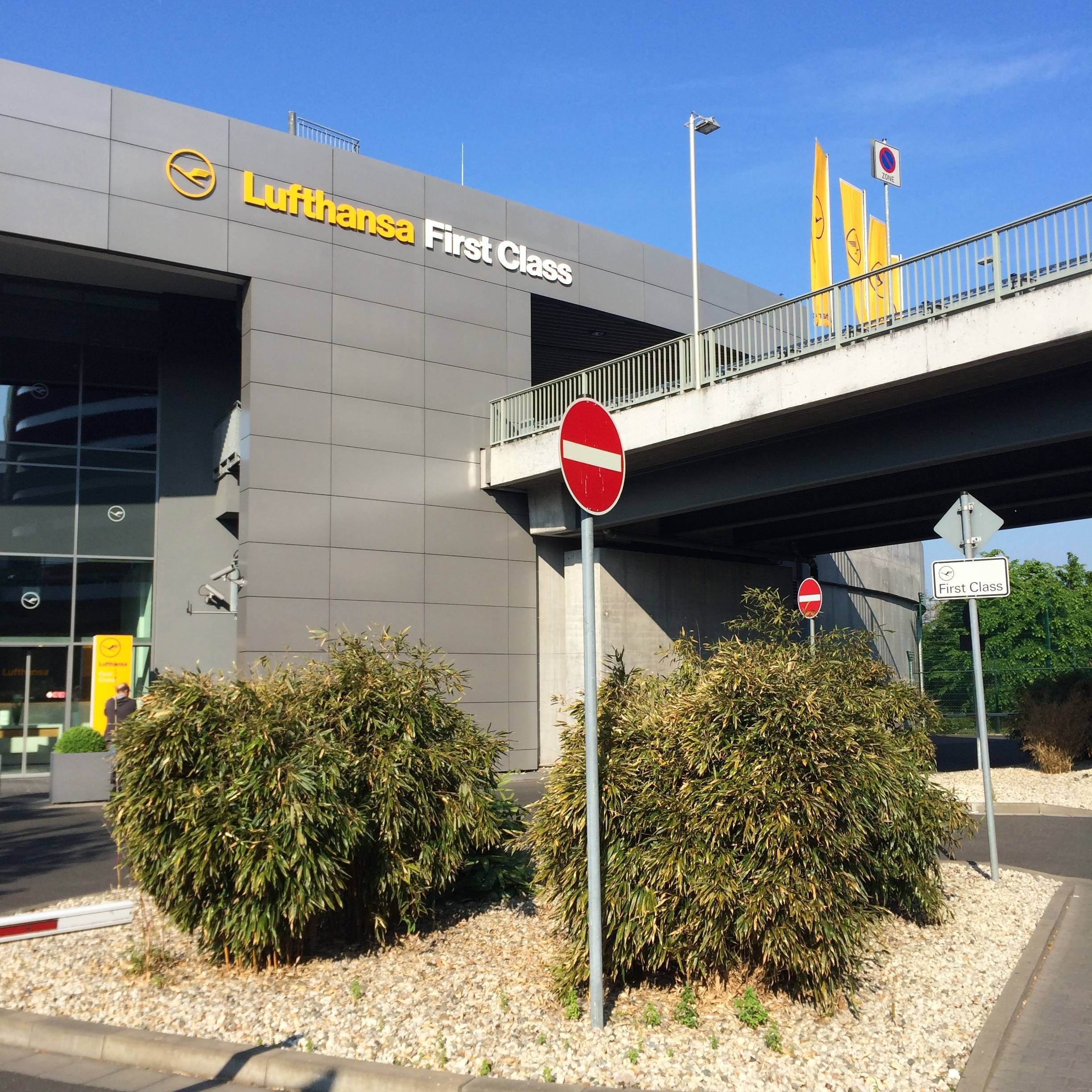Lufthansa reabrir First Terminal