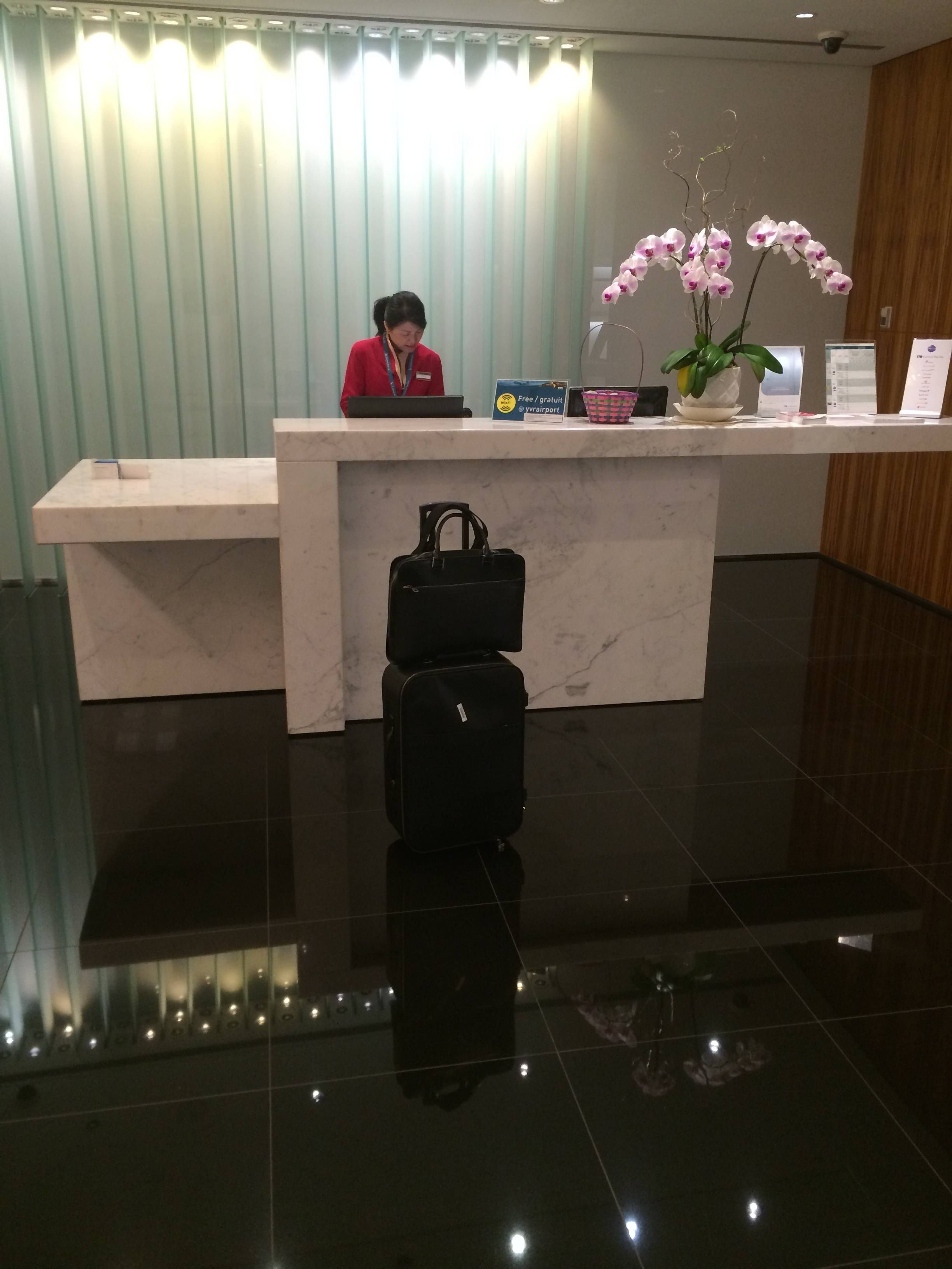 Cathay Pacific First and Business Class Lounge Vancouver - passageirodeprimeira