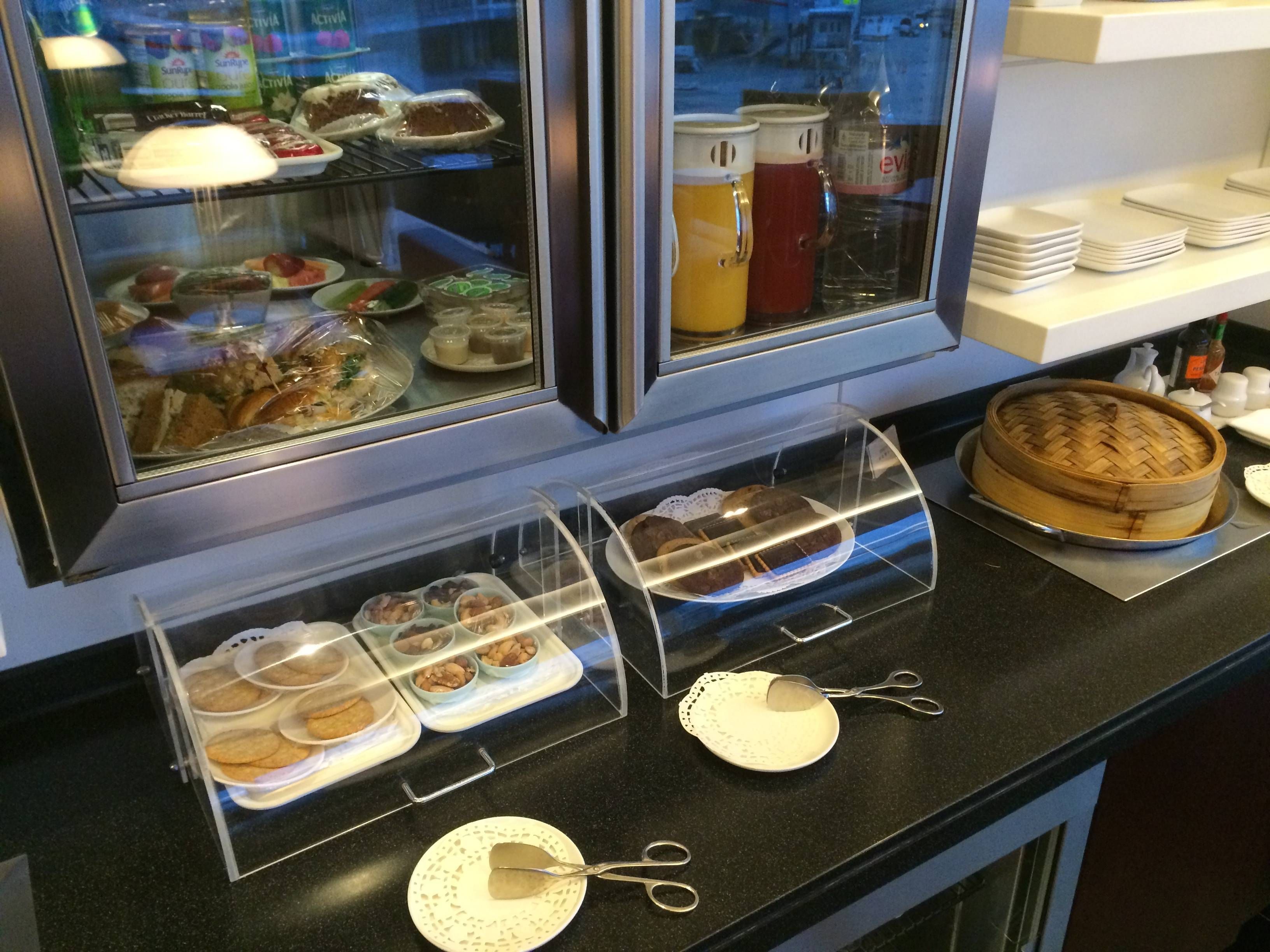 Cathay Pacific First and Business Class Lounge Vancouver - passageirodeprimeira
