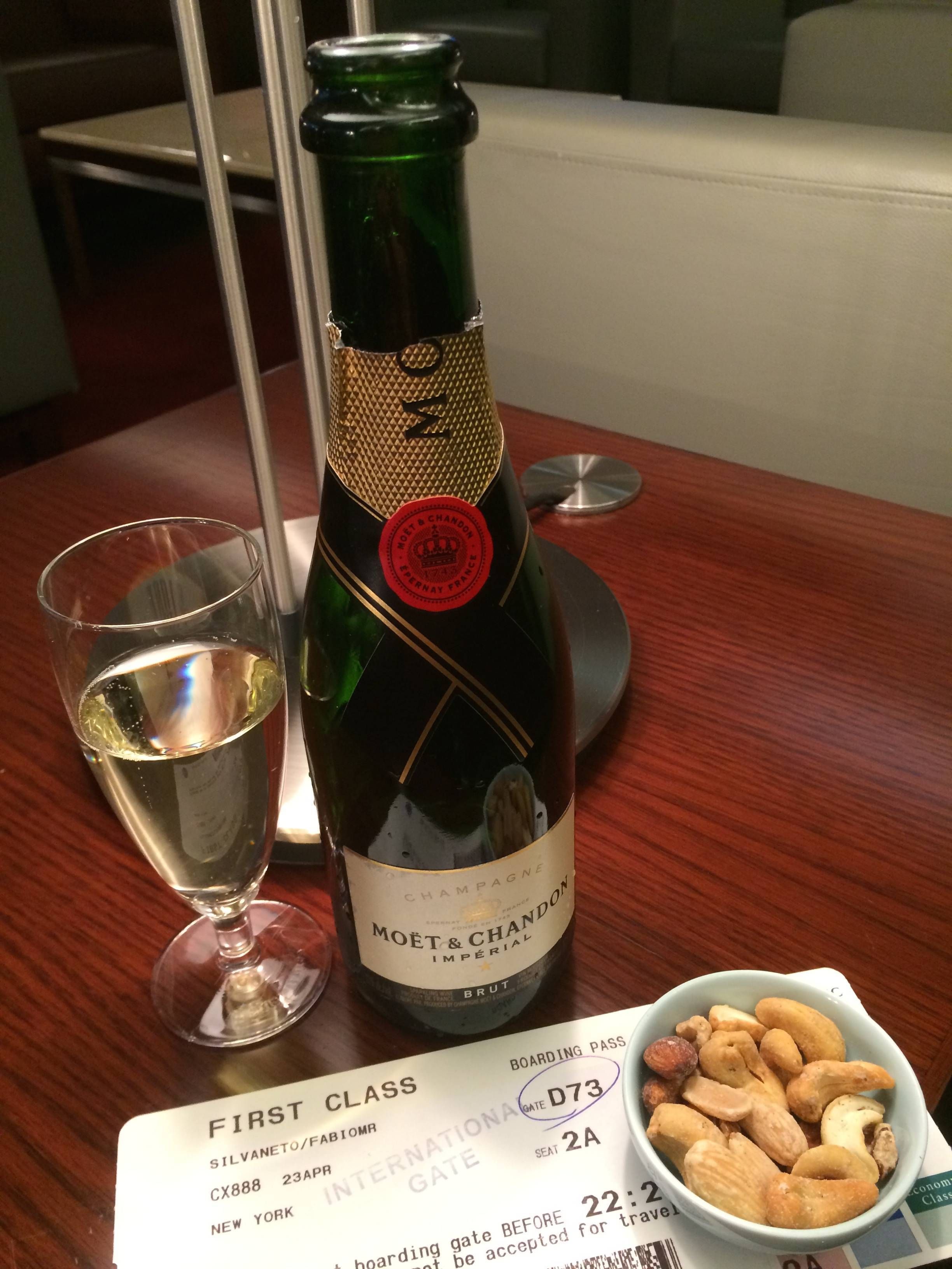Cathay Pacific First and Business Class Lounge Vancouver - passageirodeprimeira