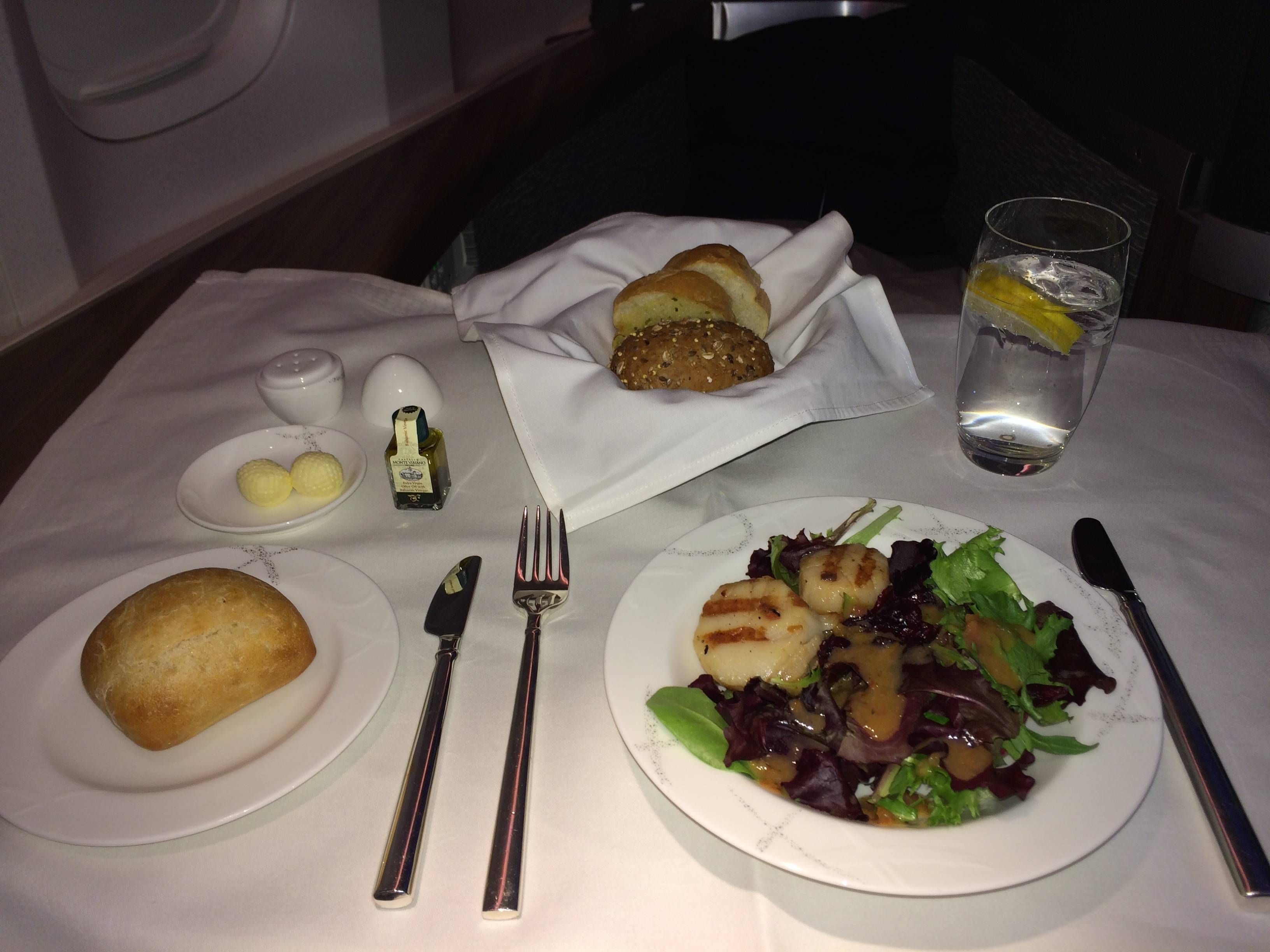 cathay pacific first class b777-300er primeira classe