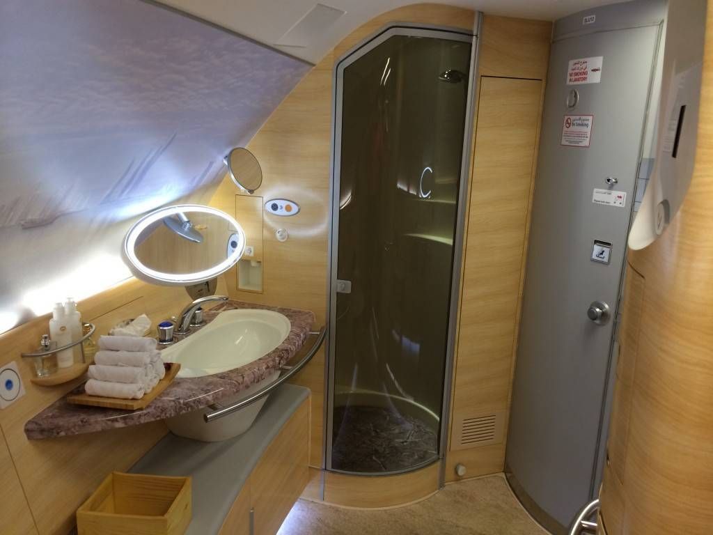emirates a380 suites passageirodeprimeira