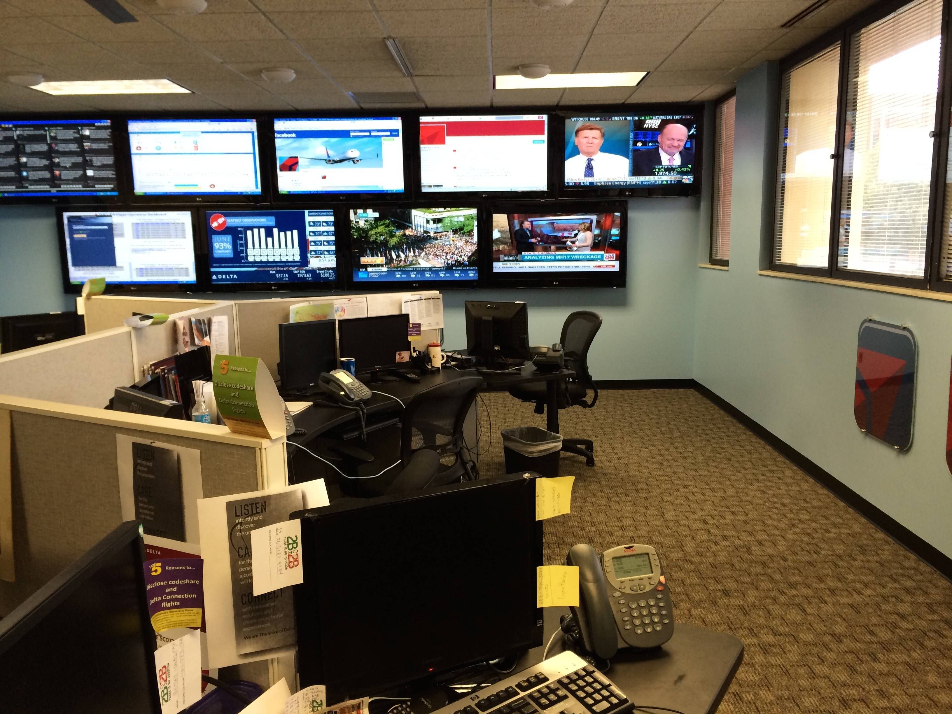 Inside Delta headquarters - passageirodeprimeira