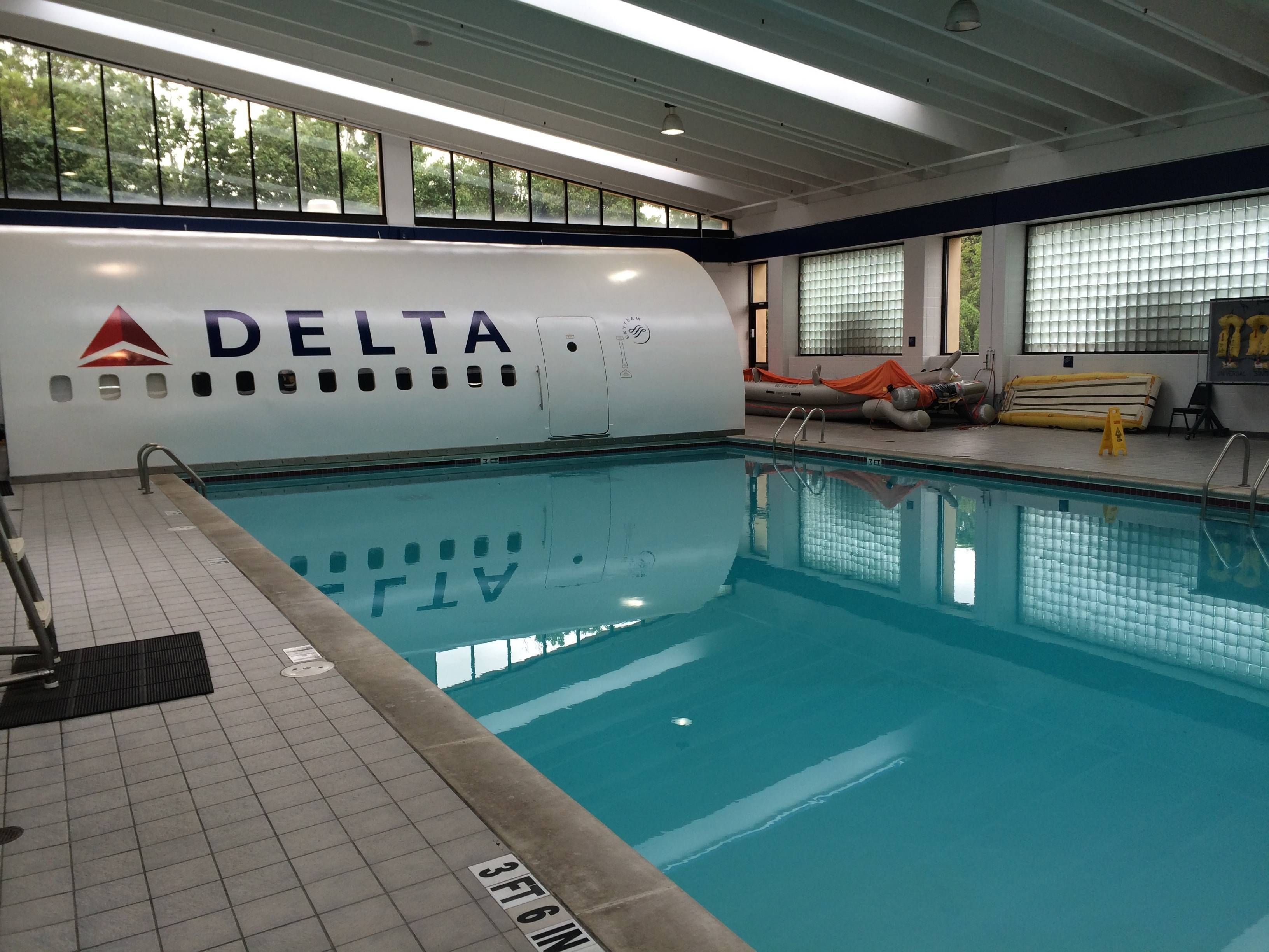 Inside Delta headquarters - passageirodeprimeira