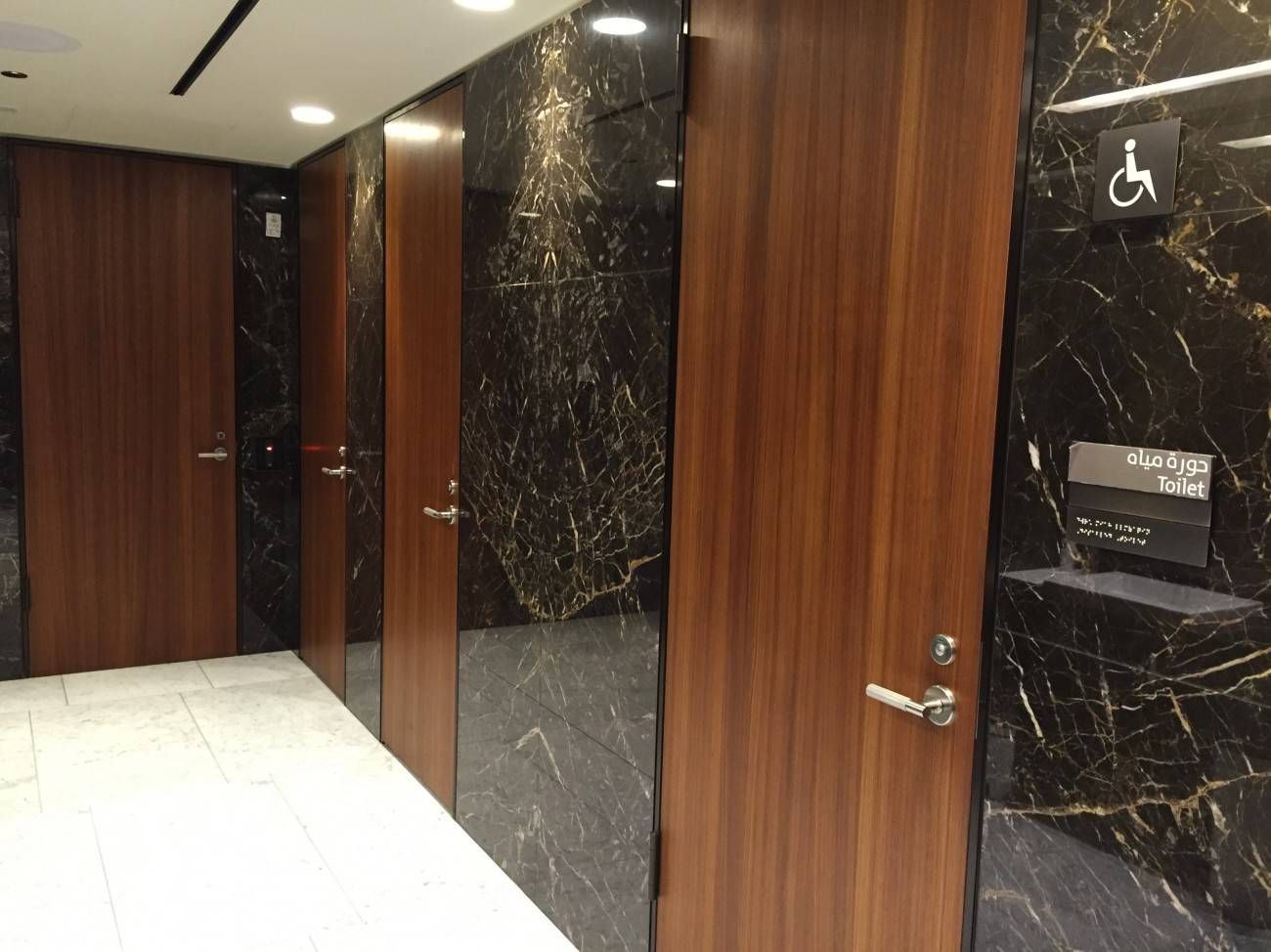 qatar airways arrival lounge