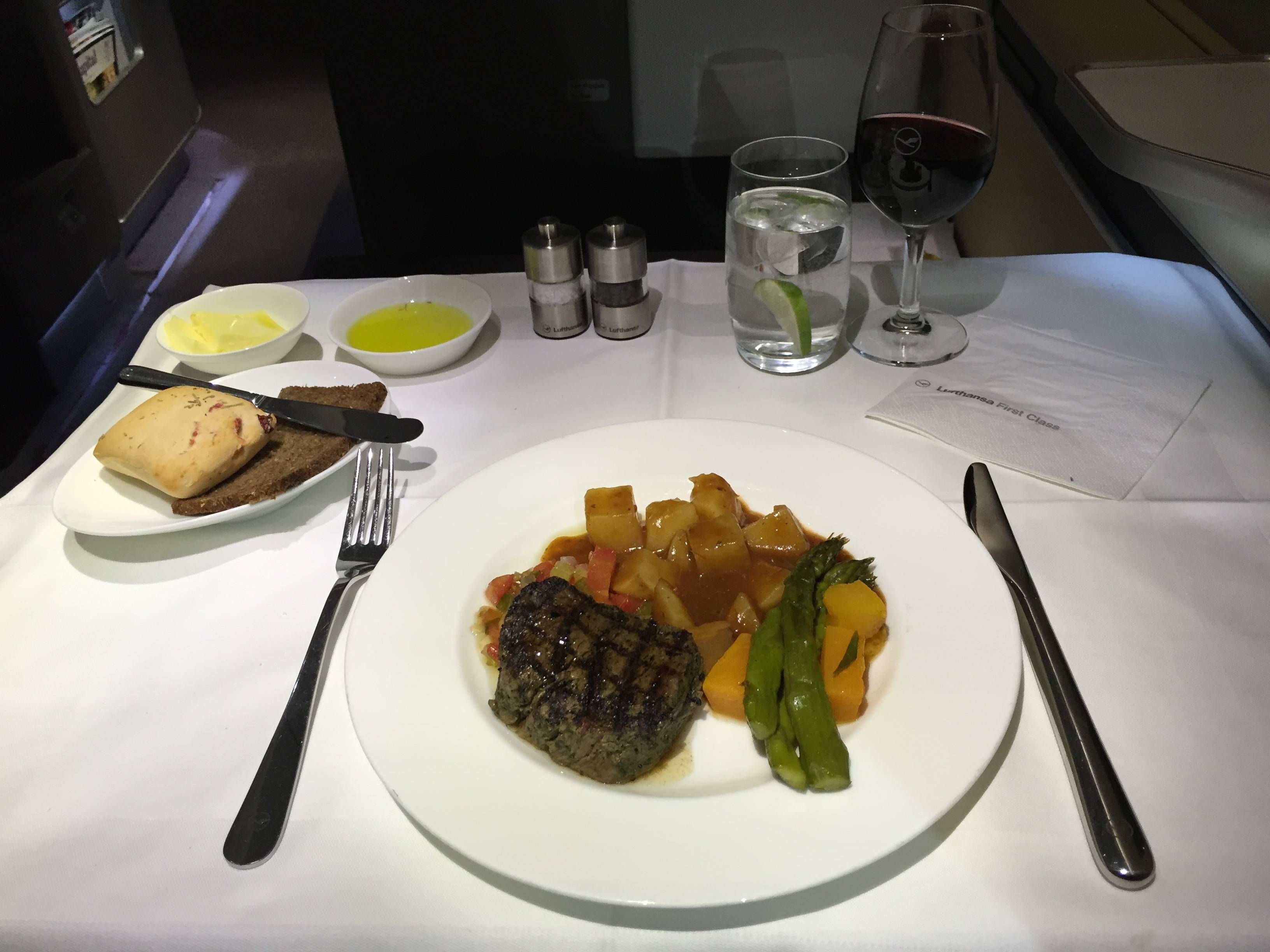 lufthansa primeira classe b747-8 passageirodeprimeira