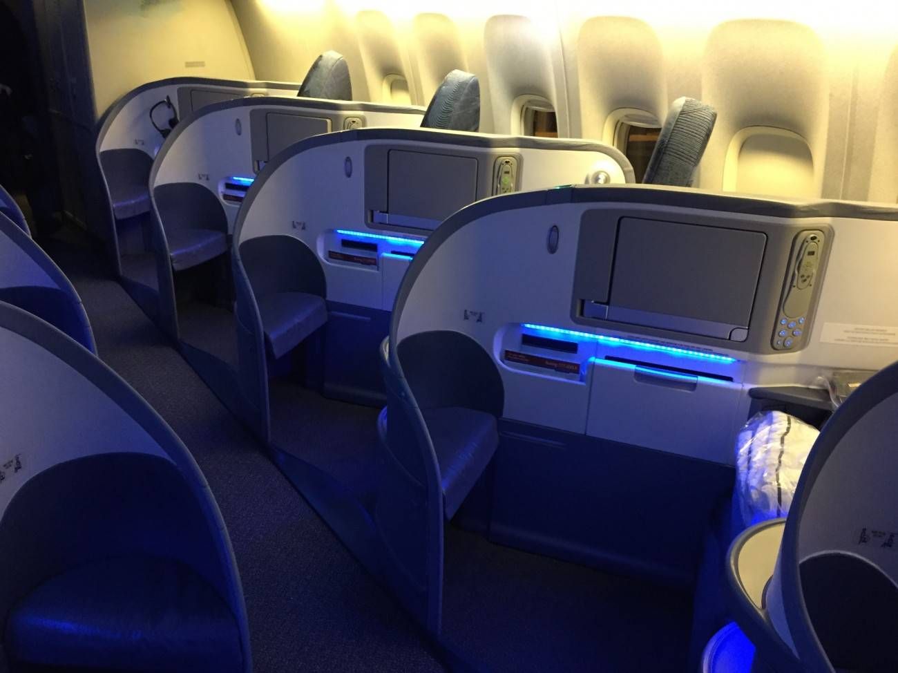 Air Canada B777 Business Class-03