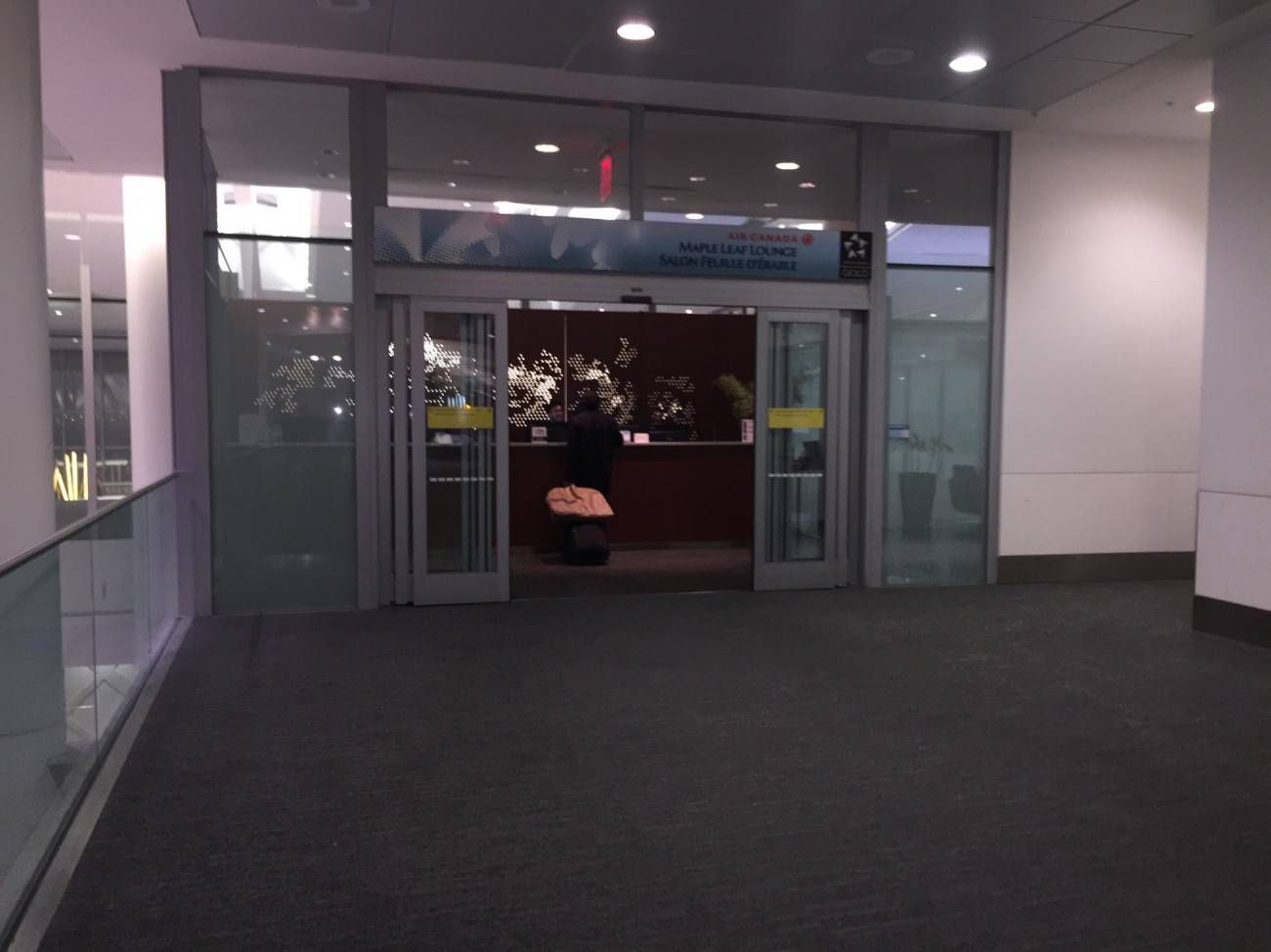 Maple Leaf Lounge Toronto -01