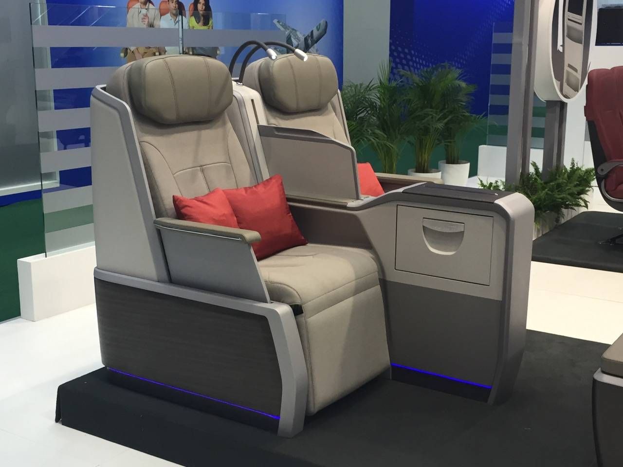 Aircraft Interiors Expo 2015-08