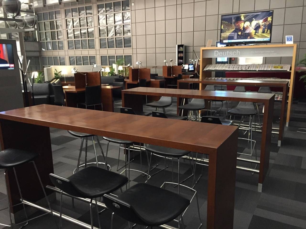Hamburg Airport Lounge -010