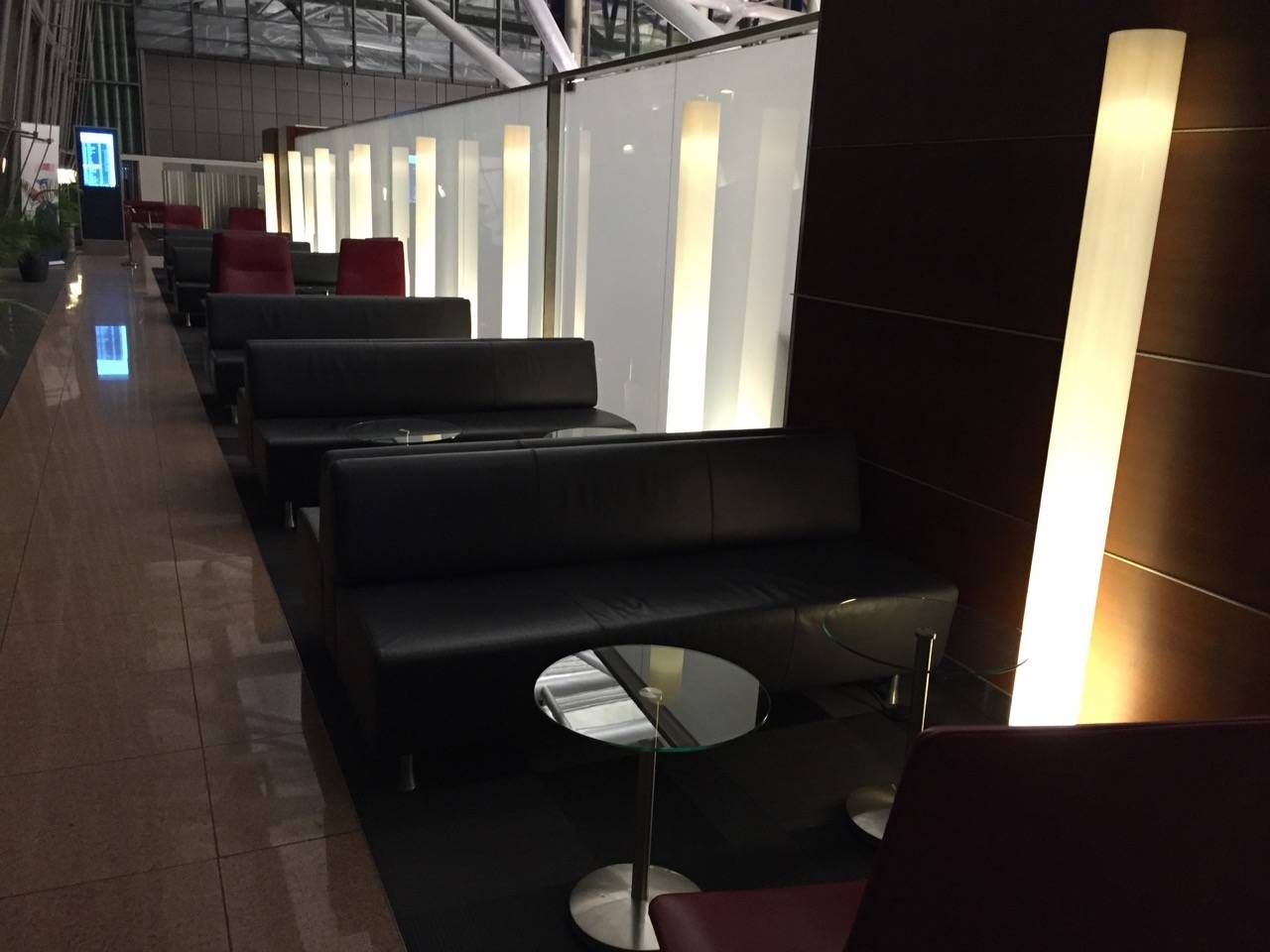 Hamburg Airport Lounge -012