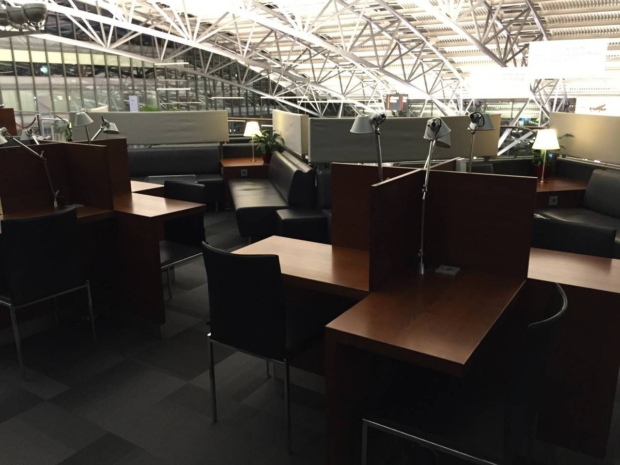 Hamburg Airport Lounge -016