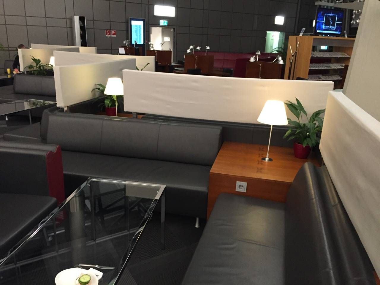 Hamburg Airport Lounge -018
