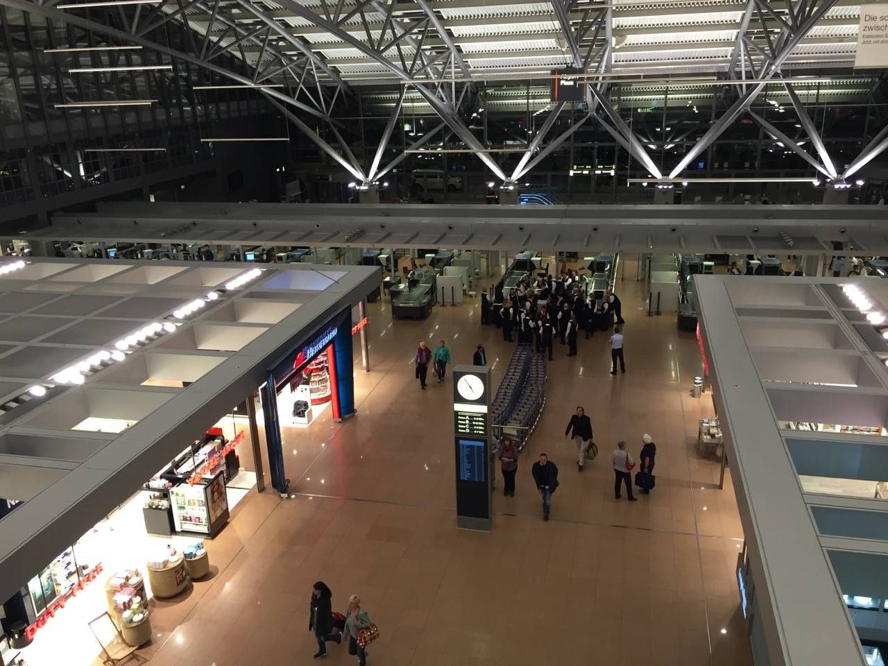 Hamburg Airport Lounge -04