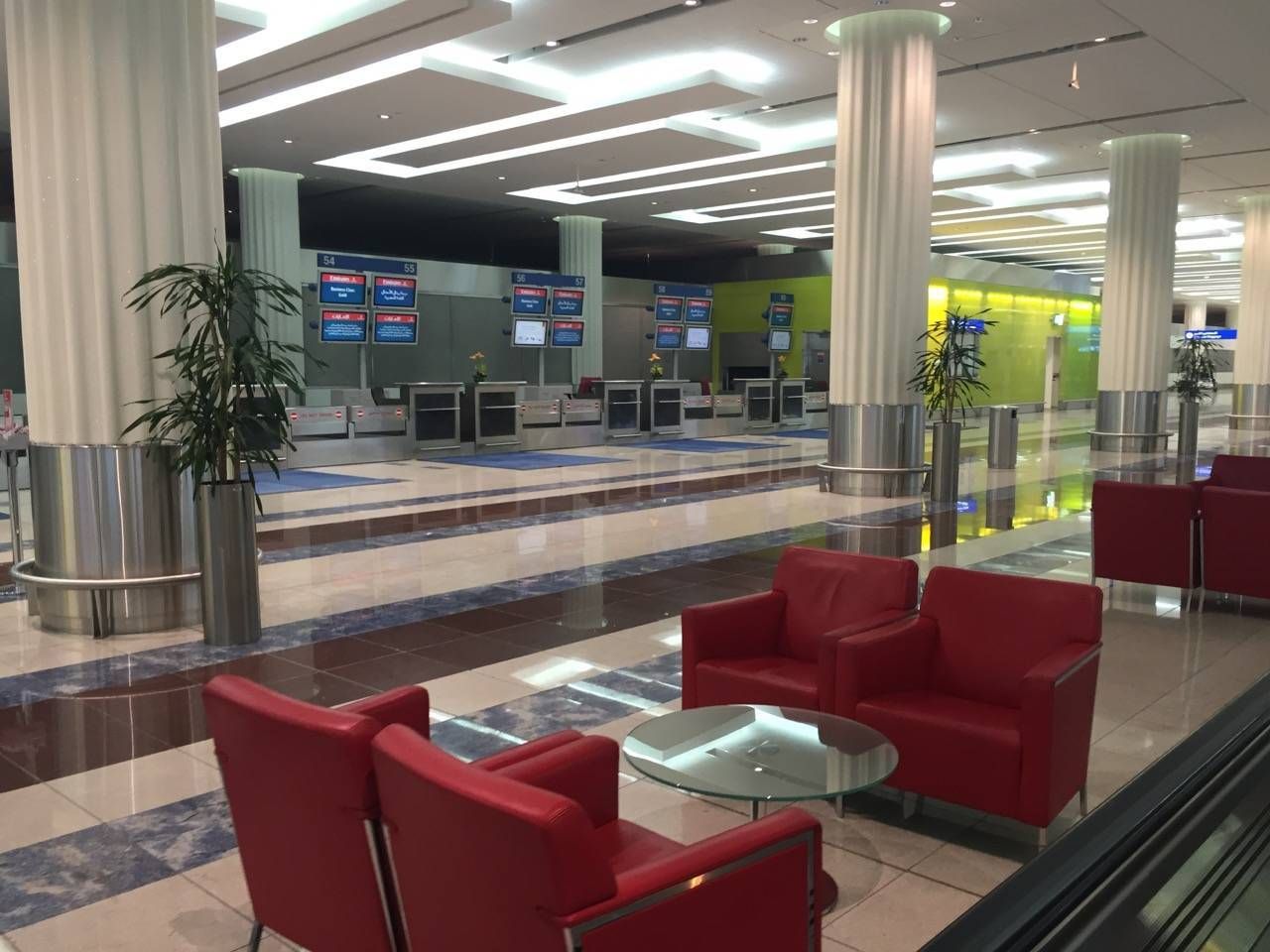 Emirates First Class Lounge Dubai -013