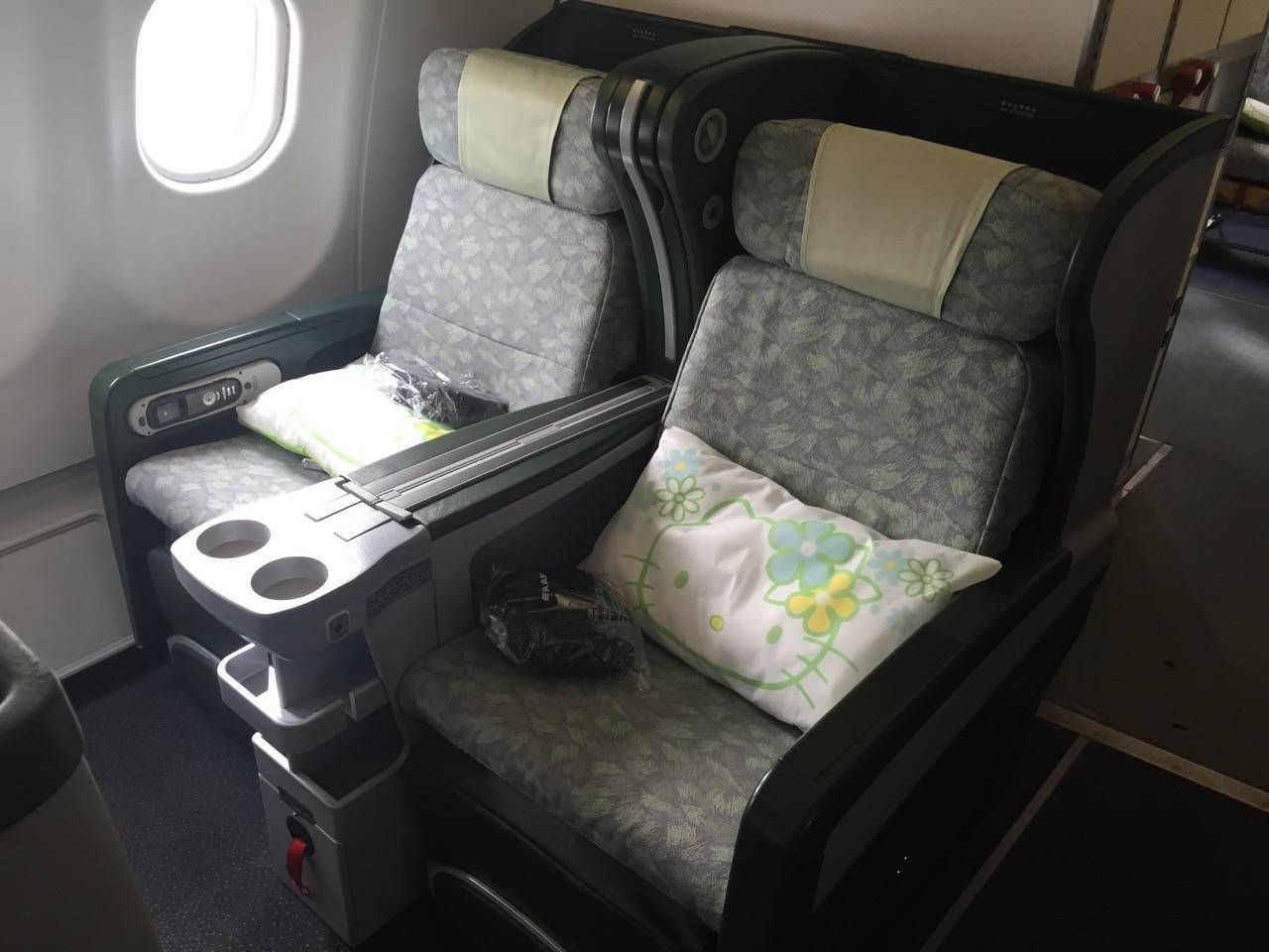 Eva Air A330 Business Class Royal Lauren-010