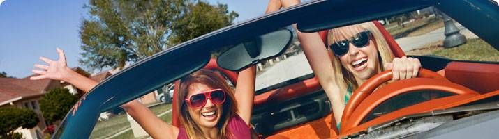 banner_girls_in_convertible