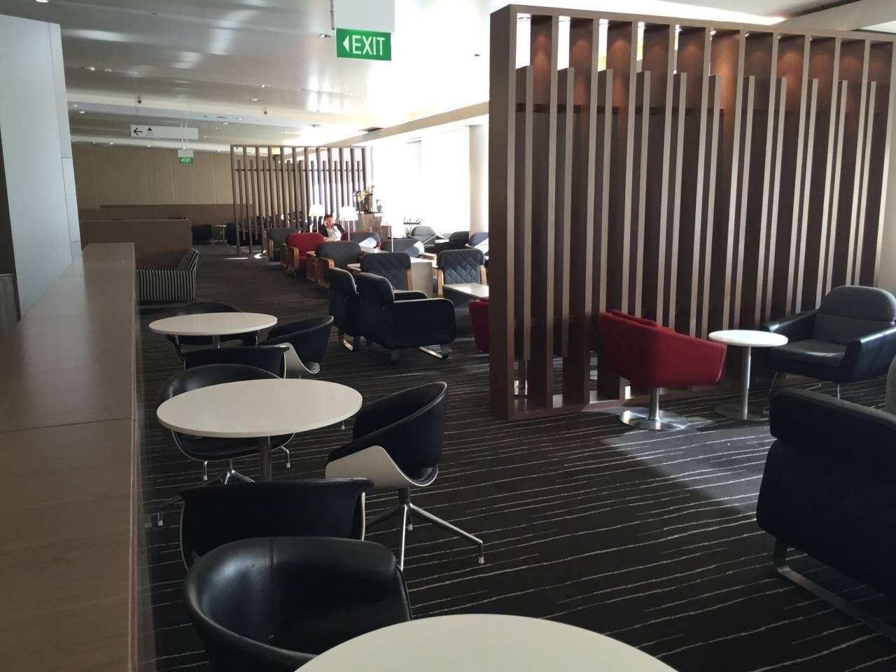 Qantas Business Lounge Sydney -024