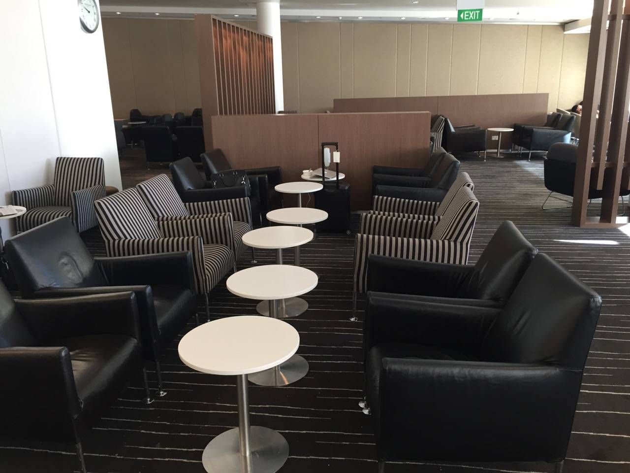 Qantas Business Lounge Sydney -029