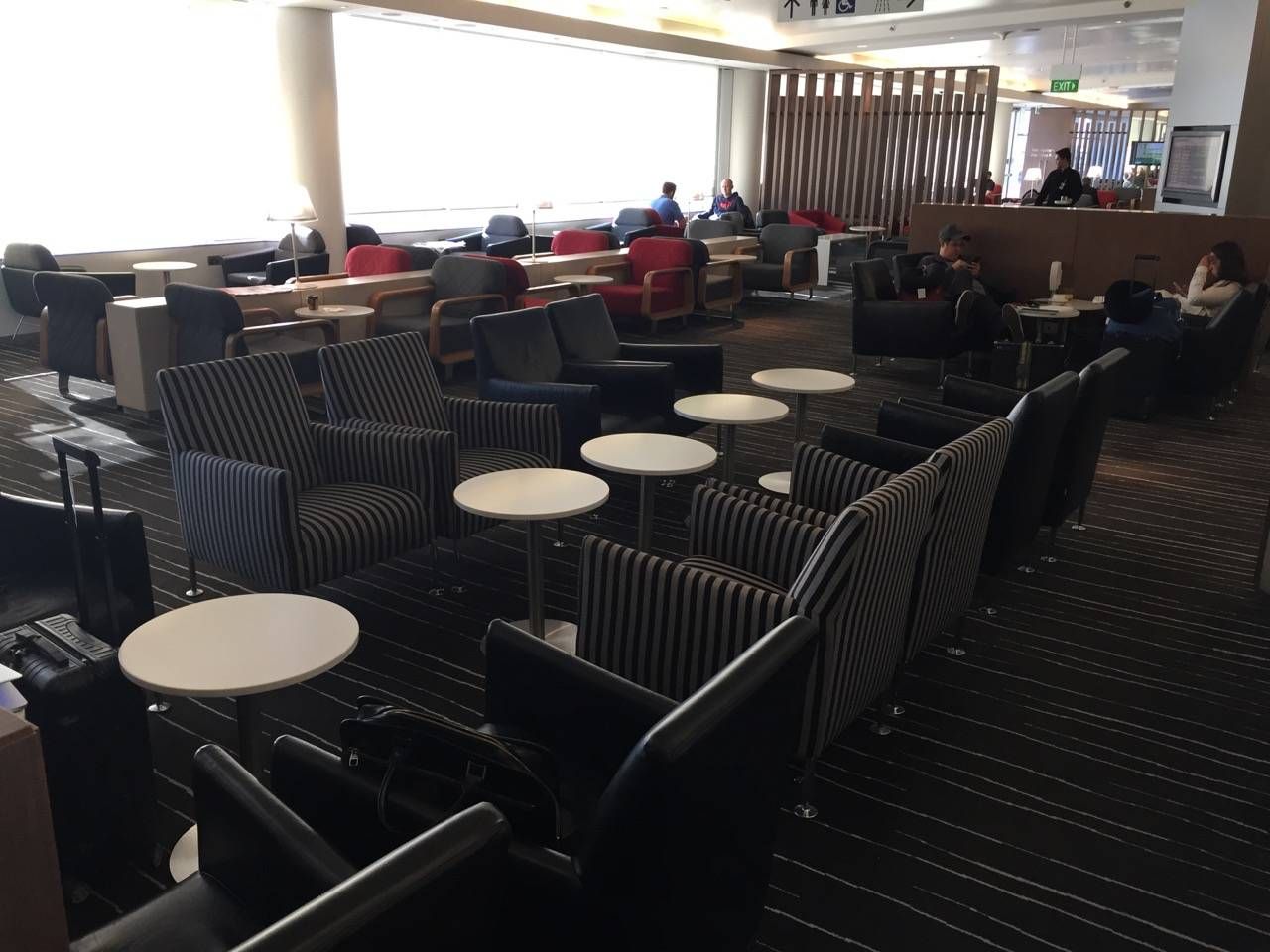 Qantas Business Lounge Sydney -07