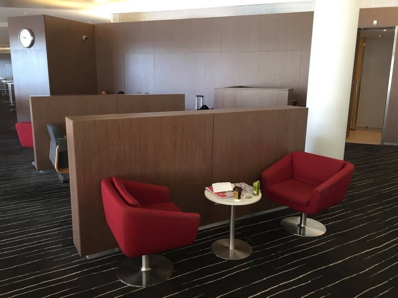 Qantas Business Lounge Sydney -09