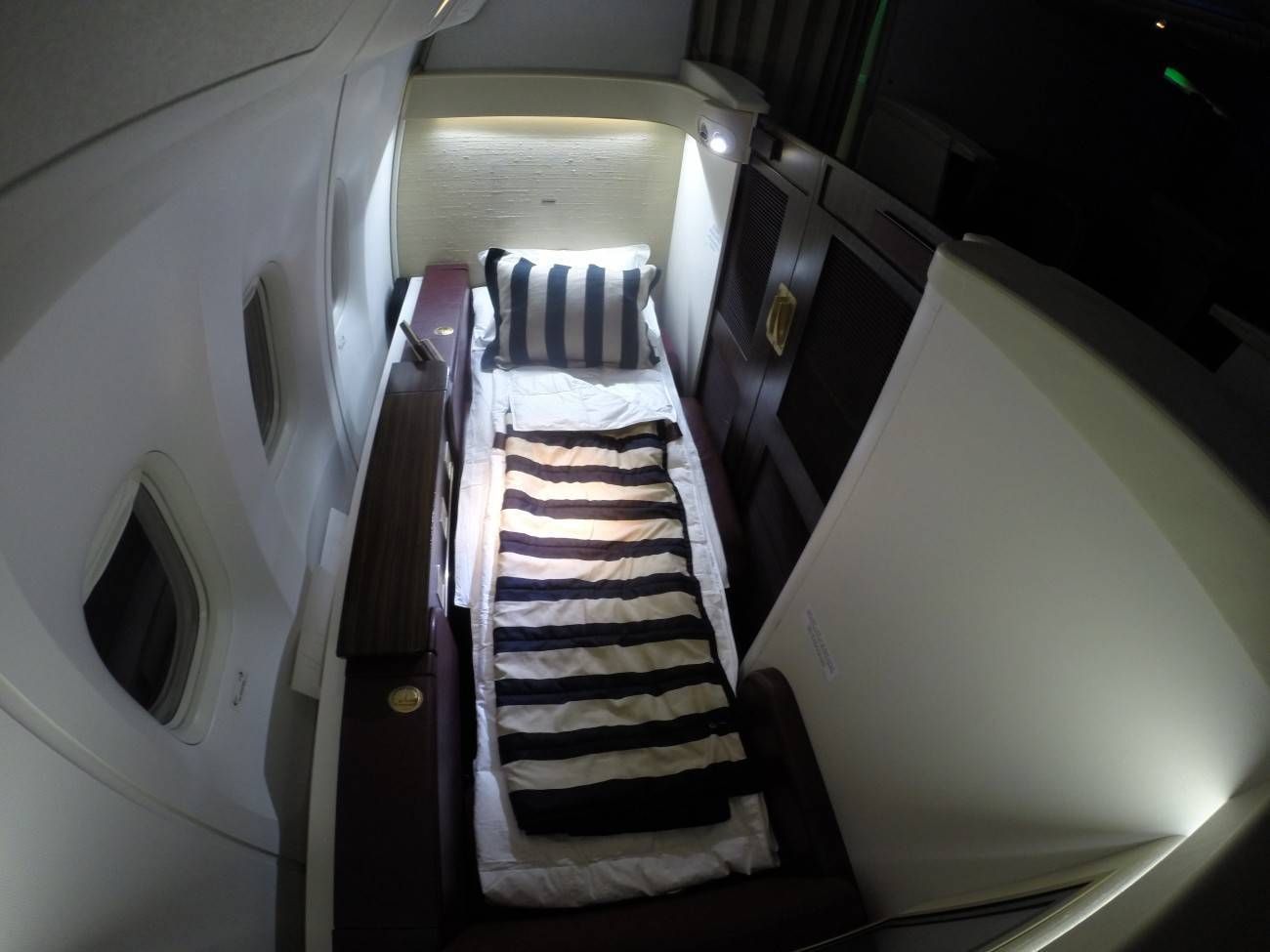 Jet-Airways-B777-First-Class-Etihad-Passageiro-de-Primeira-44-1300x975