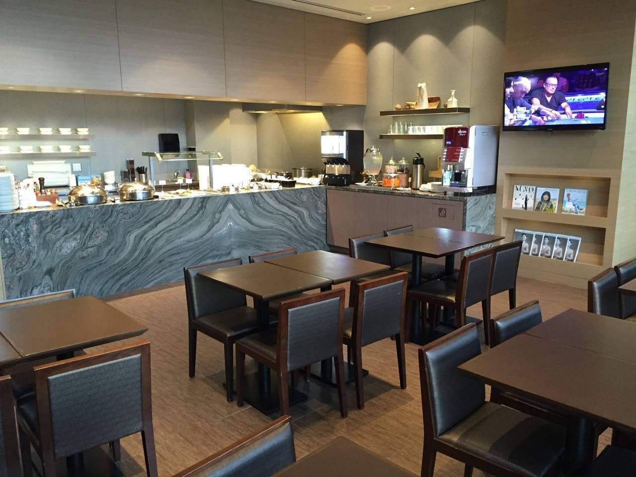 Plaza Premium Lounge Vancouver-011