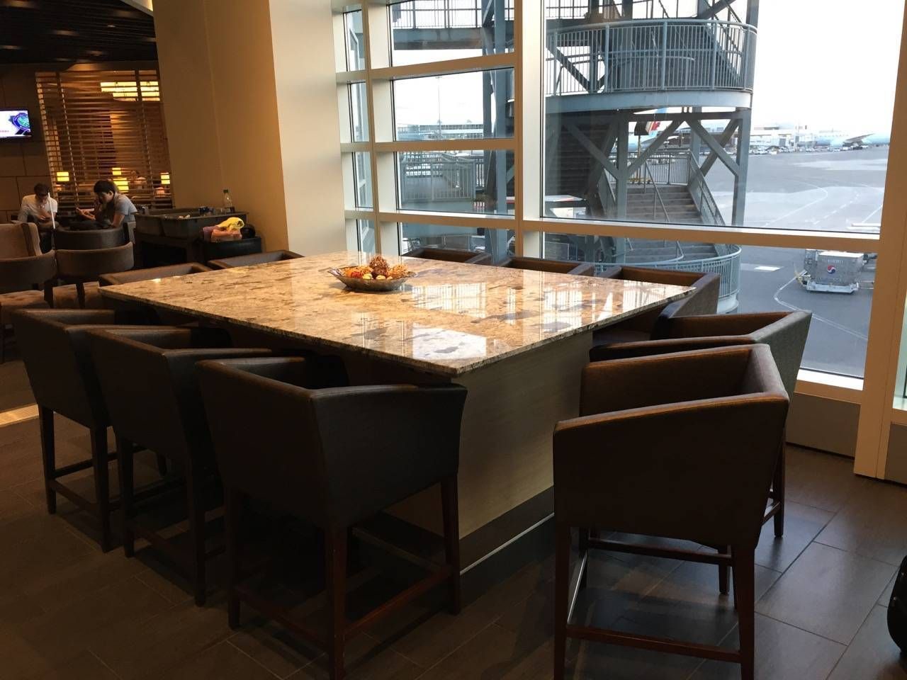Plaza Premium Lounge Vancouver-018