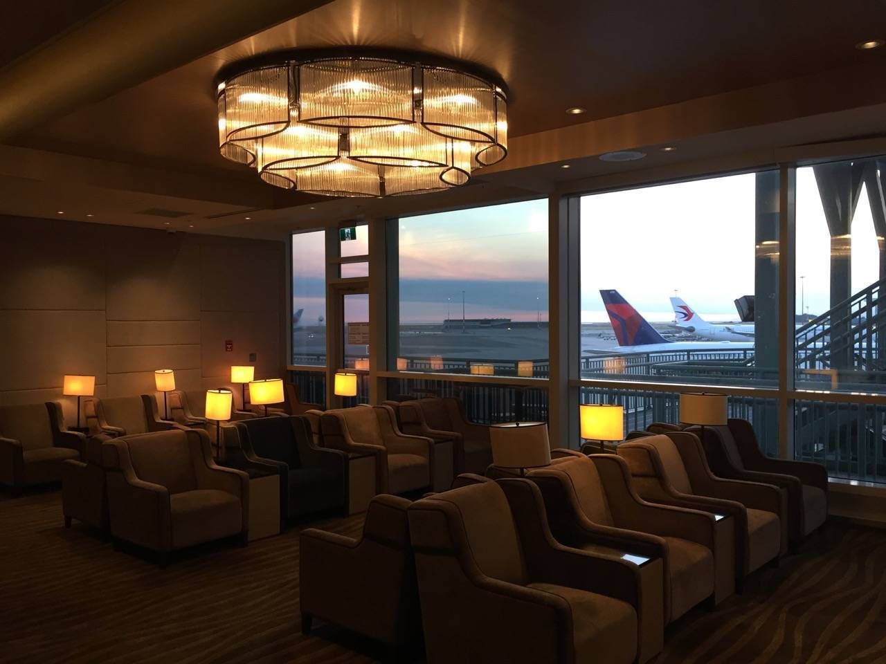 Plaza Premium Lounge Vancouver-019