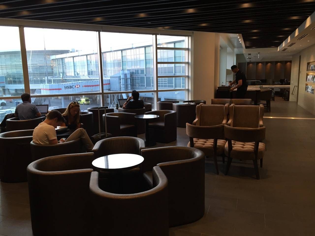 Plaza Premium Lounge Vancouver-04