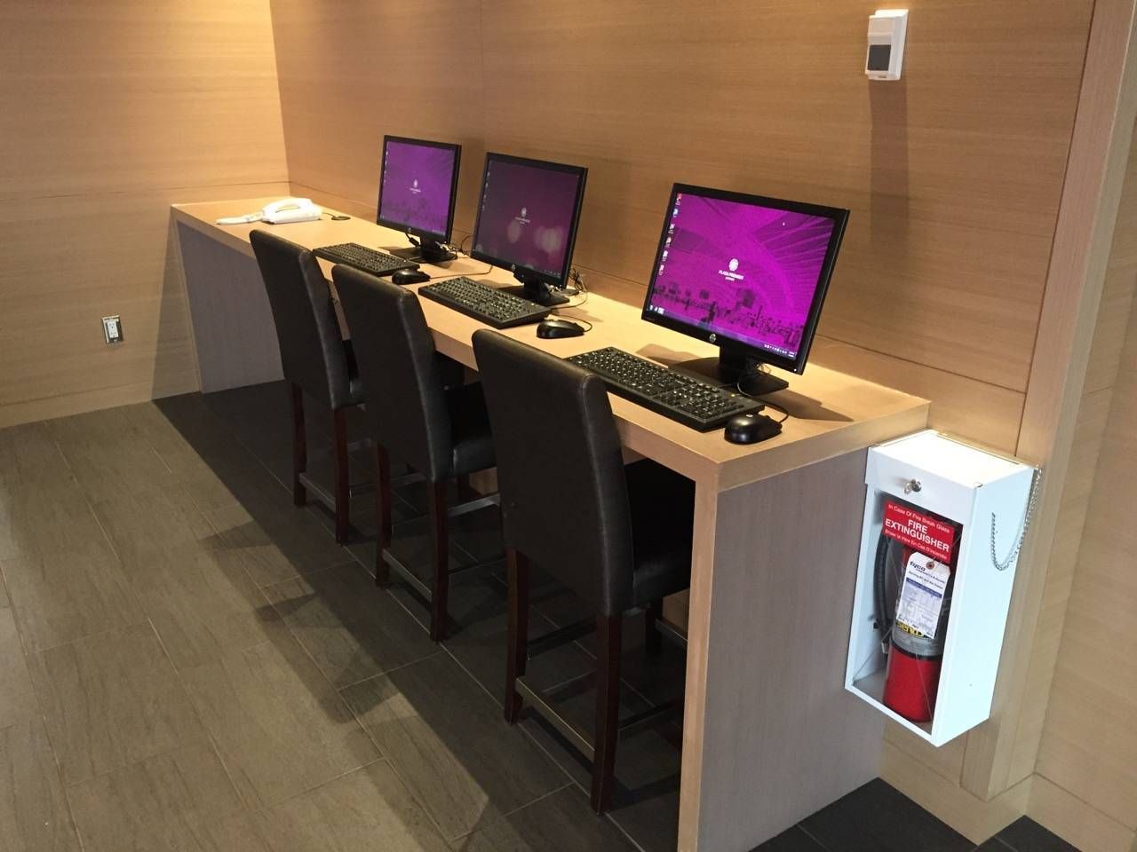 Plaza Premium Lounge Vancouver-05