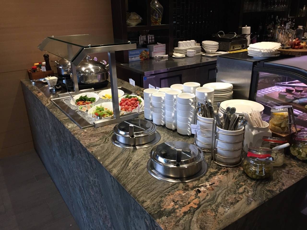 Plaza Premium Lounge Vancouver-09