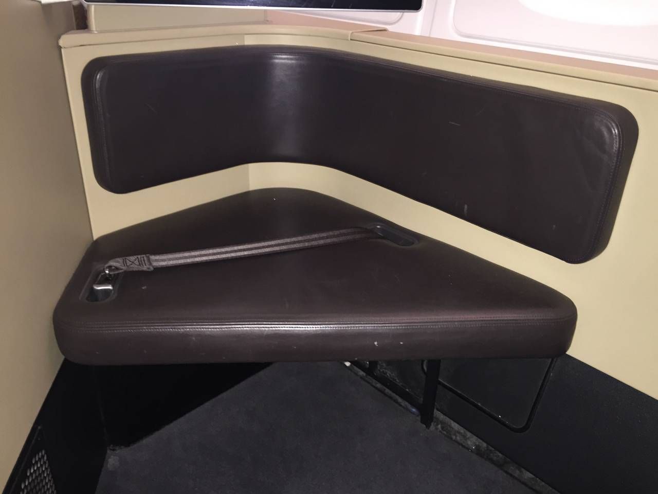 Qantas First Class A380-027