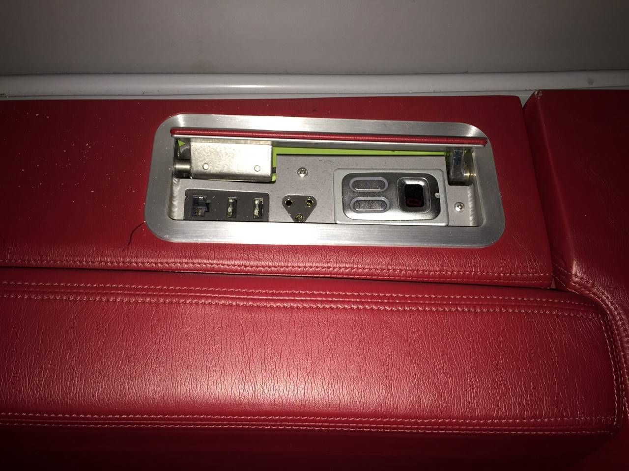Qantas First Class A380-057