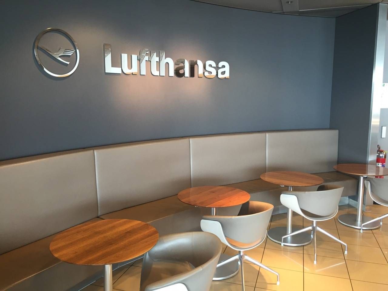 Lufthansa Senator Lounge Hamburg-01