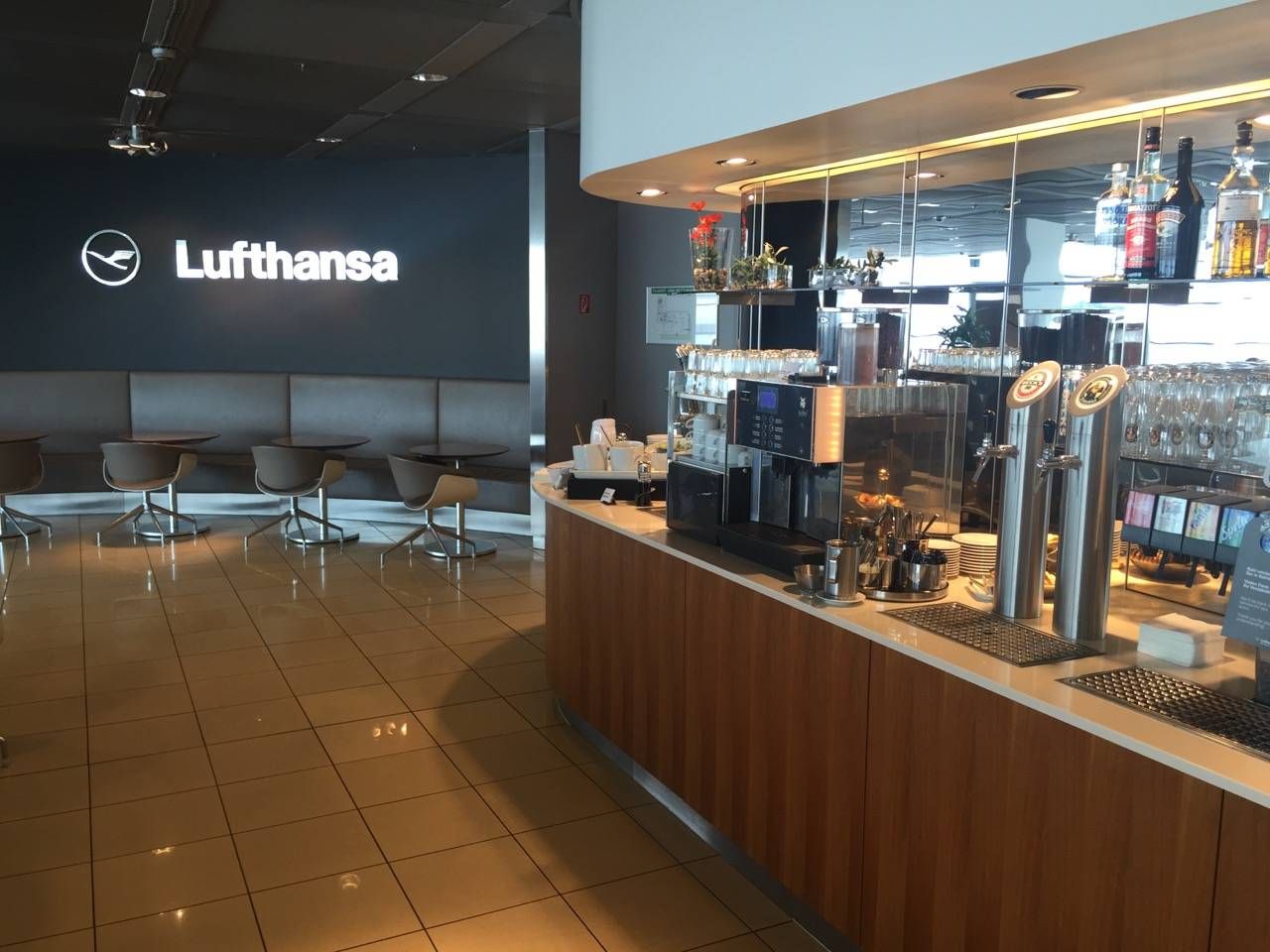 Lufthansa Senator Lounge Hamburg-012