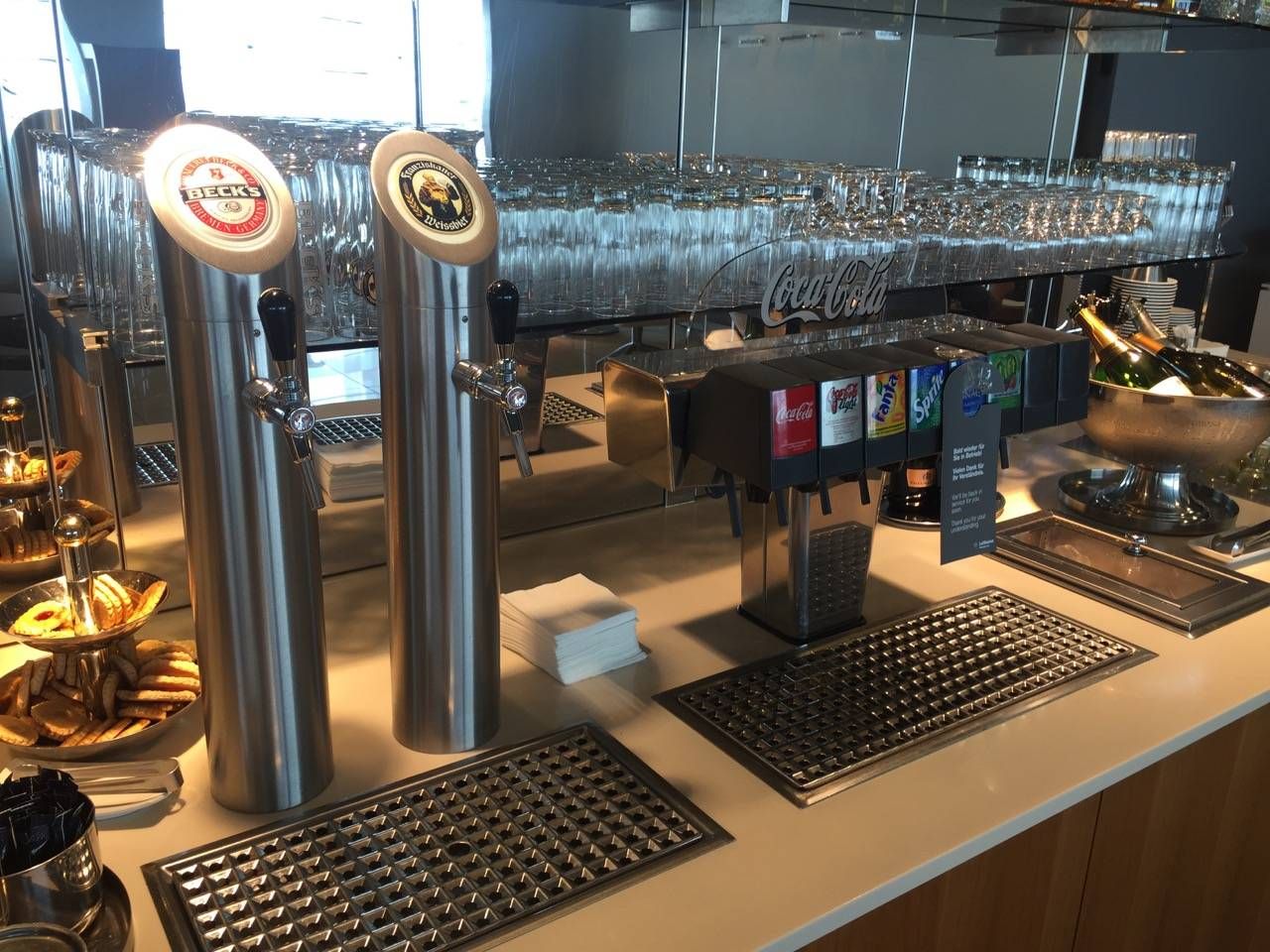 Lufthansa Senator Lounge Hamburg-07