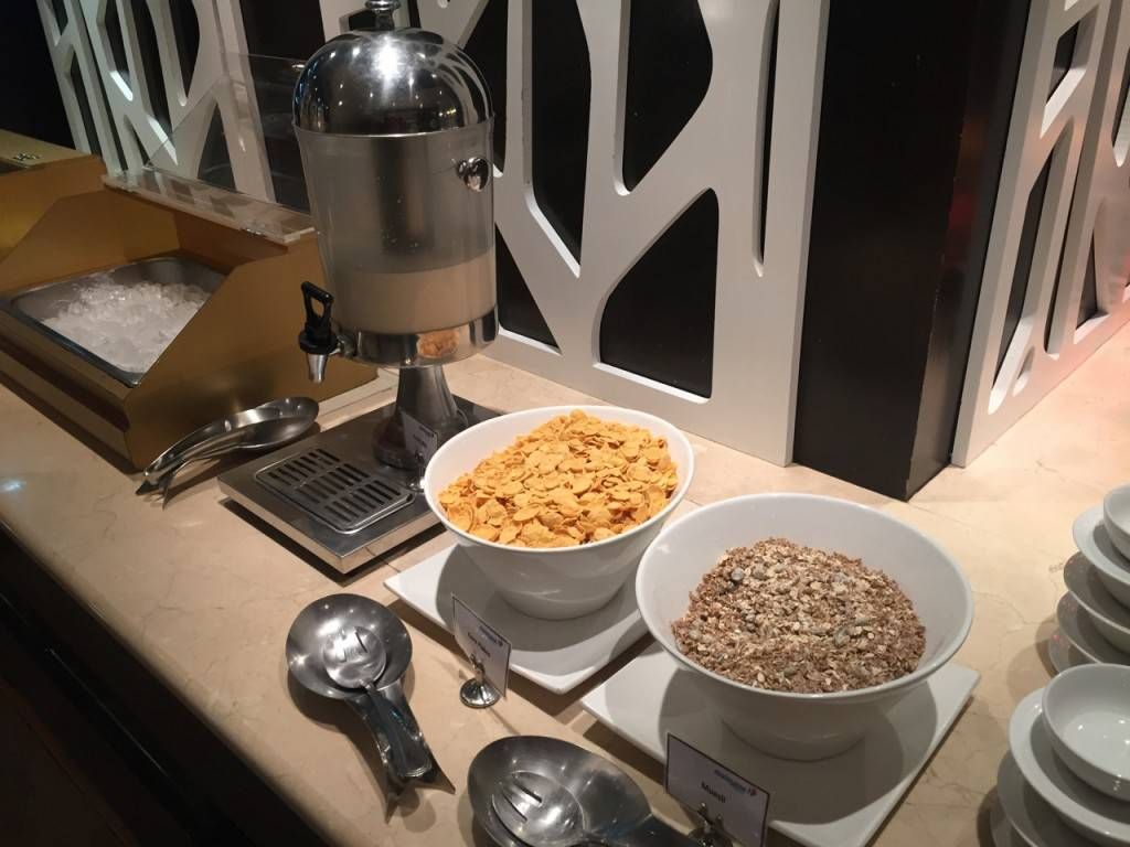 Malaysia Airlines Golden Lounge Kuala Lumpur -032