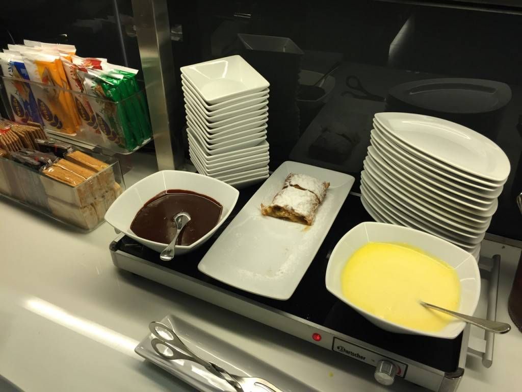 Lufthansa First Class Terminal-030