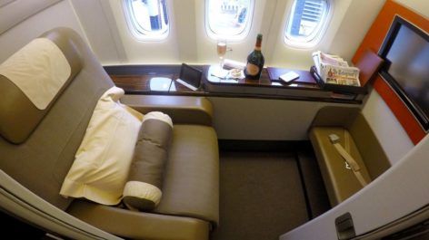 Primeira Classe da Garuda Indonesia no B777-300ER - Amsterdam para Londres