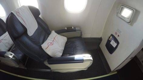 Classe Executiva da Kenya Airways no E190 - Nairobi para Zanzibar